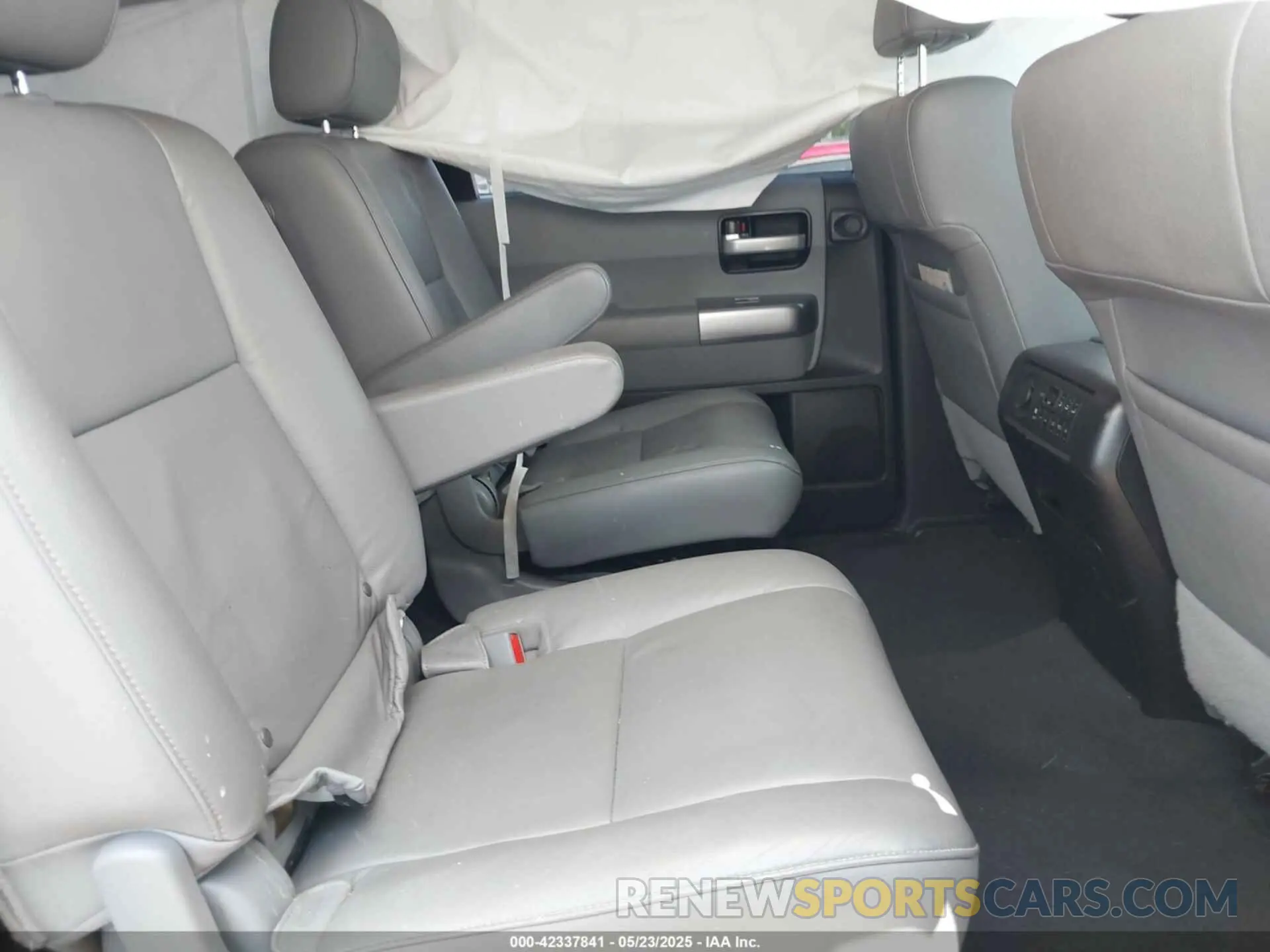 8 Photograph of a damaged car 5TDFY5B12NS189812 TOYOTA SEQUOIA 2022