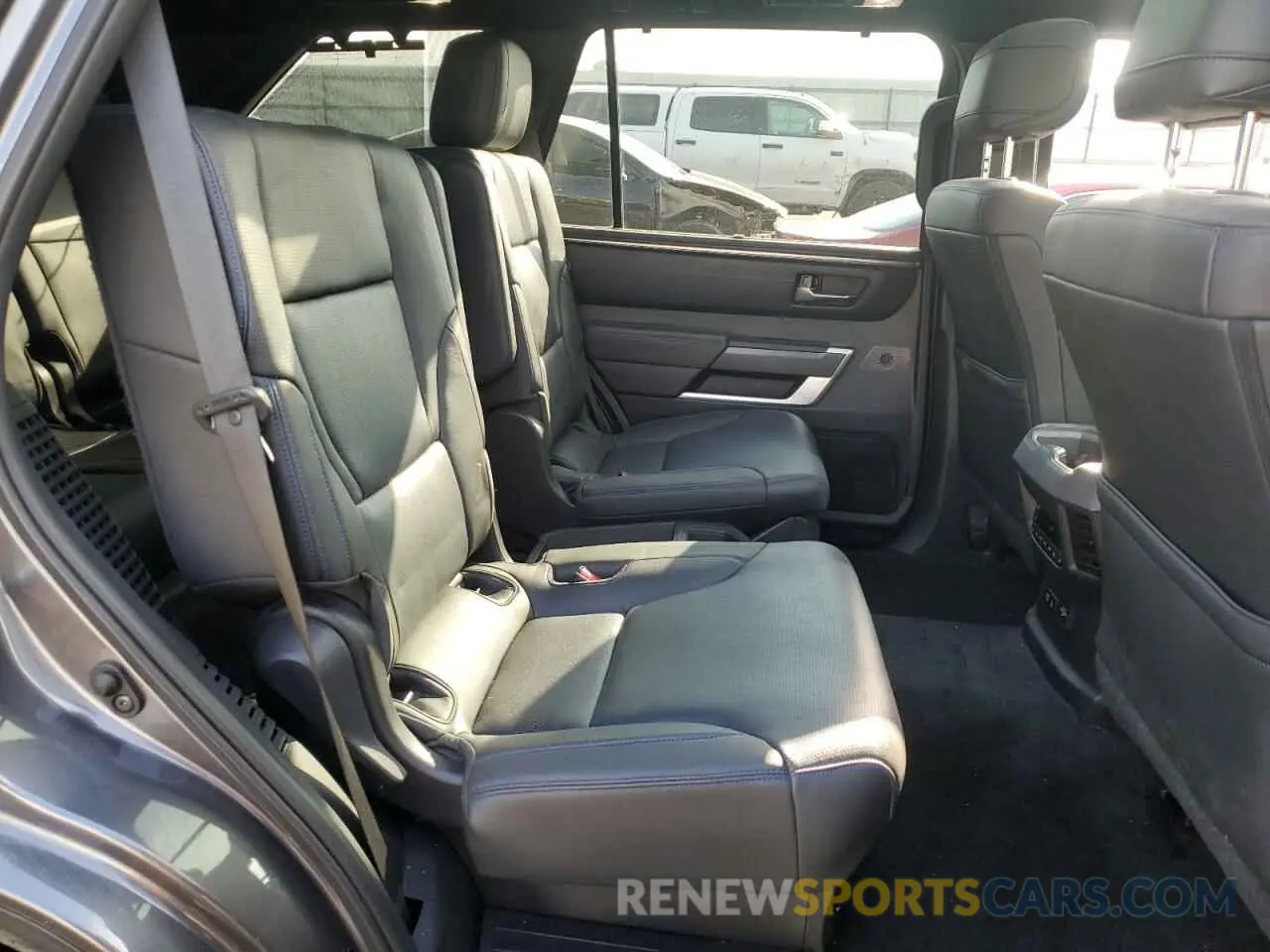 11 Фотография поврежденного автомобиля 7SVAAAAA3PX001066 TOYOTA SEQUOIA 2023