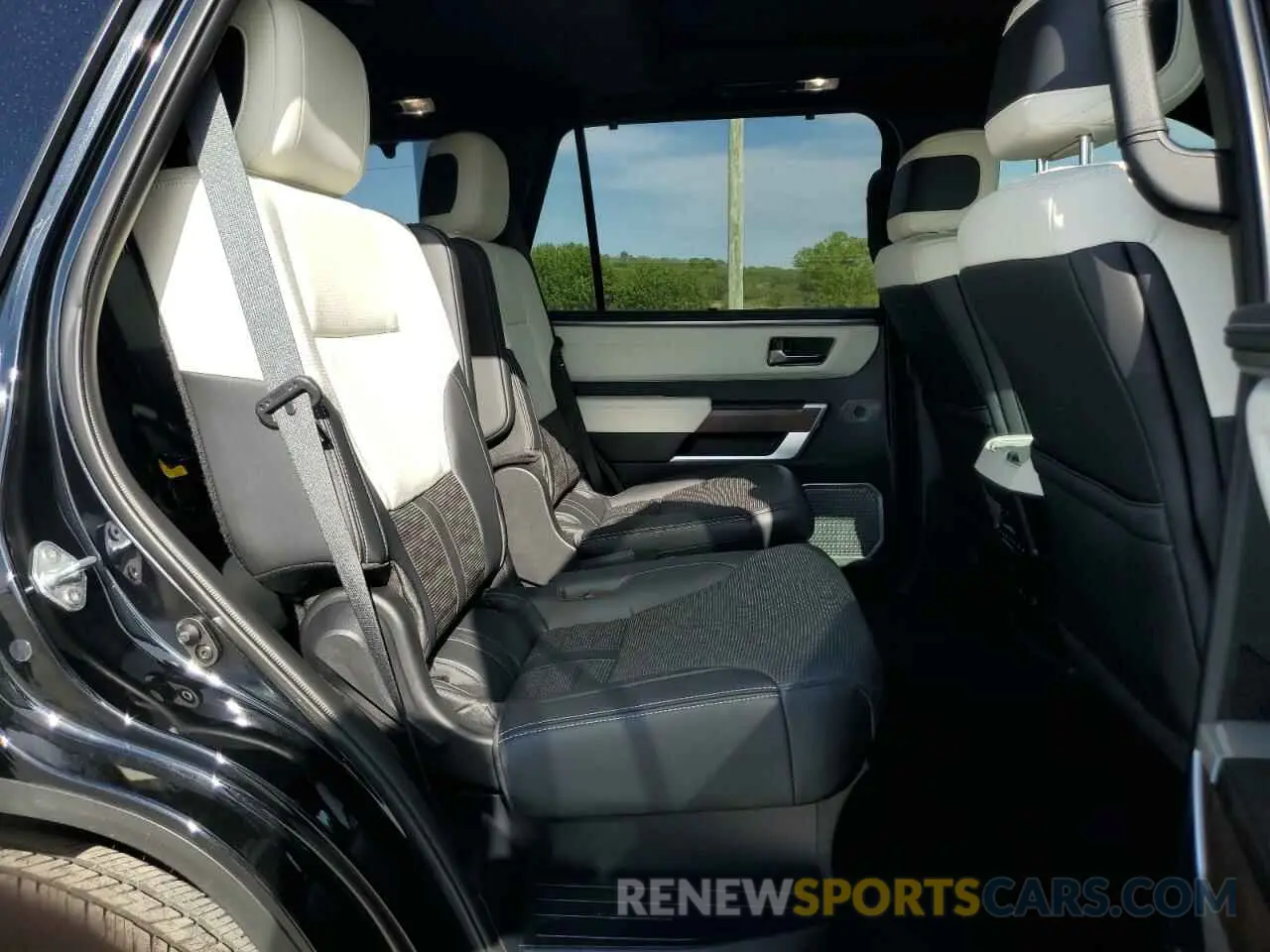 11 Фотография поврежденного автомобиля 7SVAAAAA3PX002041 TOYOTA SEQUOIA 2023