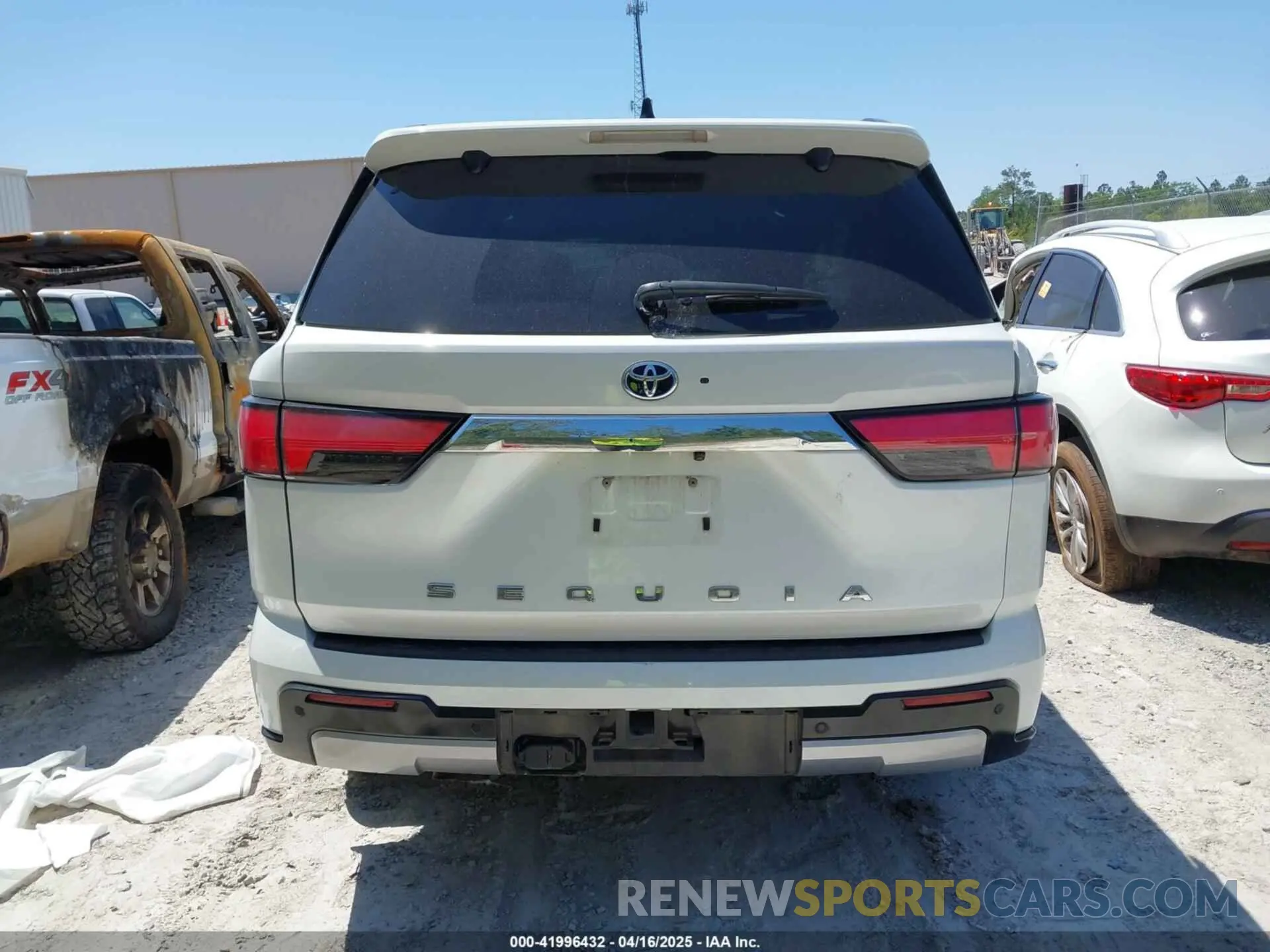 15 Photograph of a damaged car 7SVAAABA0PX018132 TOYOTA SEQUOIA 2023