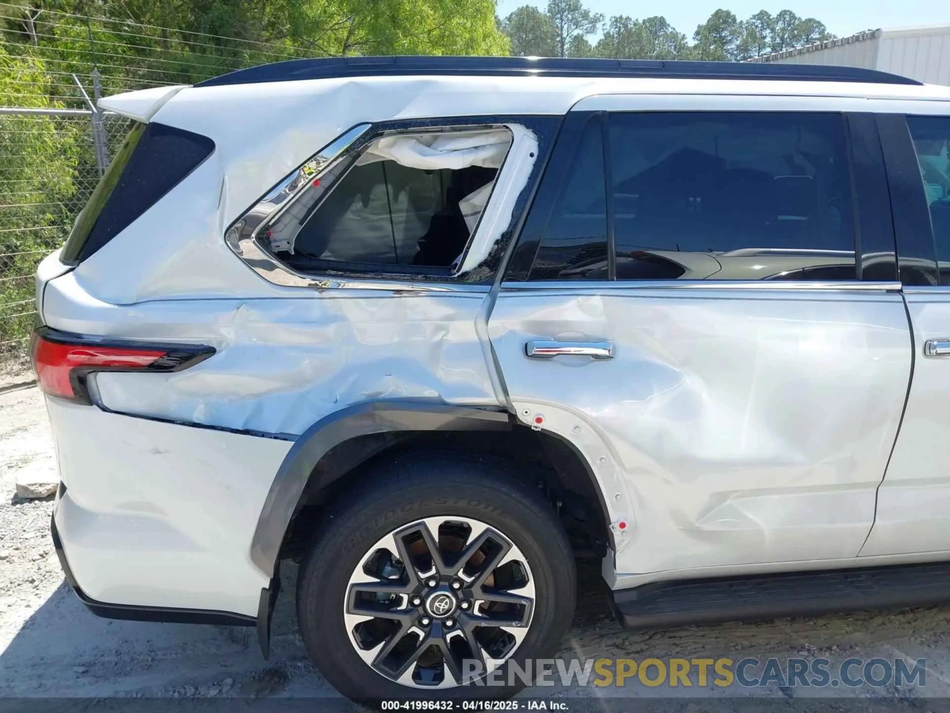 17 Photograph of a damaged car 7SVAAABA0PX018132 TOYOTA SEQUOIA 2023