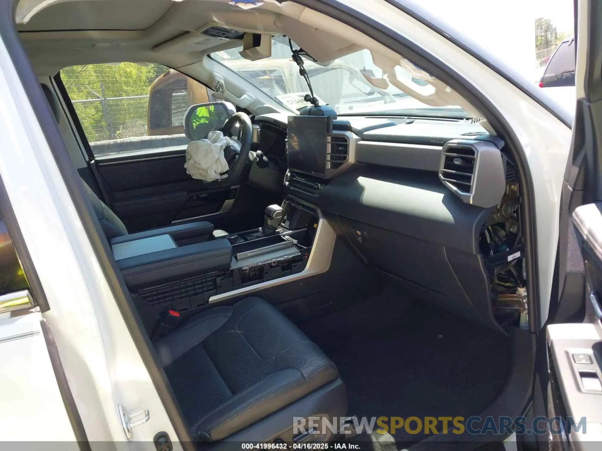 5 Photograph of a damaged car 7SVAAABA0PX018132 TOYOTA SEQUOIA 2023