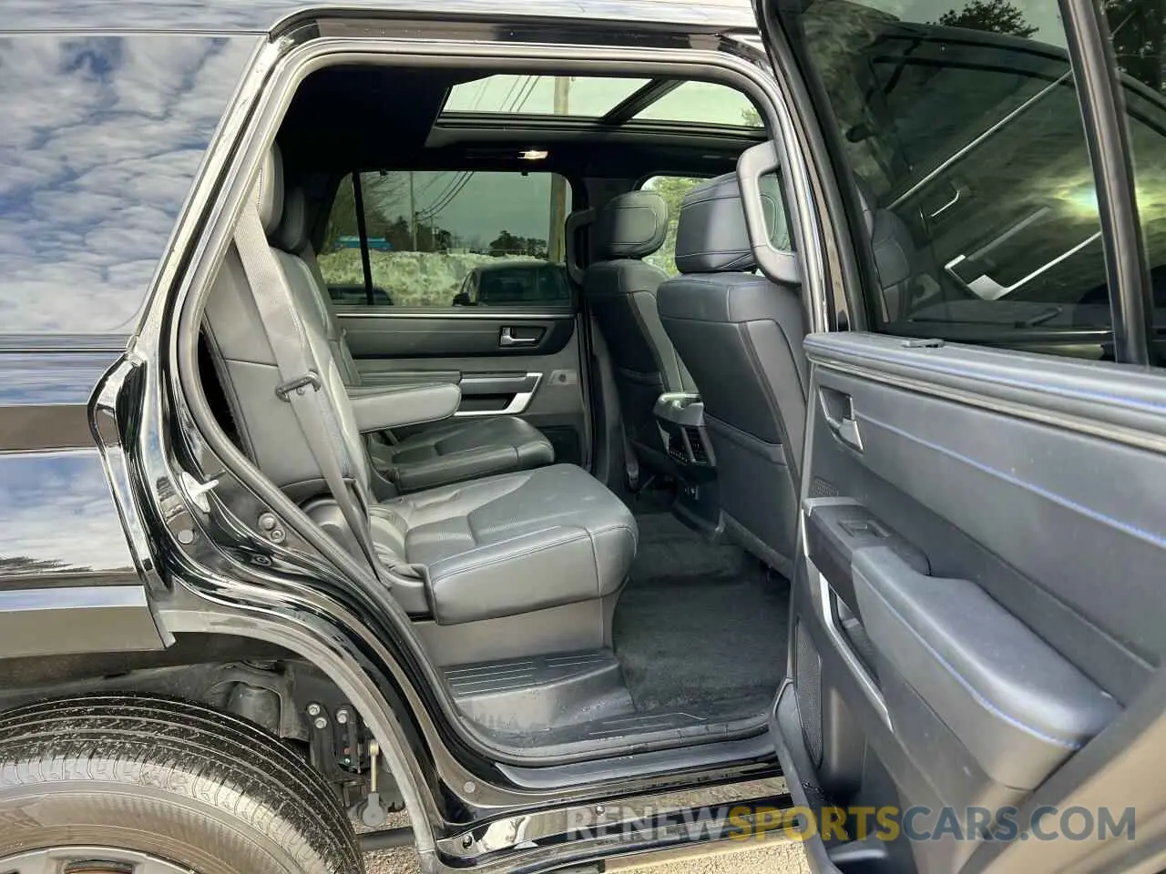 6 Фотография поврежденного автомобиля 7SVAAABA8PX001787 TOYOTA SEQUOIA 2023
