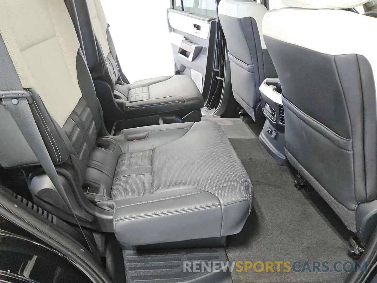 11 Фотография поврежденного автомобиля 7SVAAABA8PX012644 TOYOTA SEQUOIA 2023