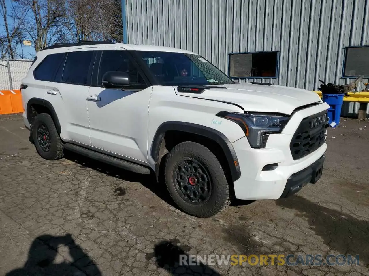 4 Фотография поврежденного автомобиля 7SVAAABA1RX044757 TOYOTA SEQUOIA 2024