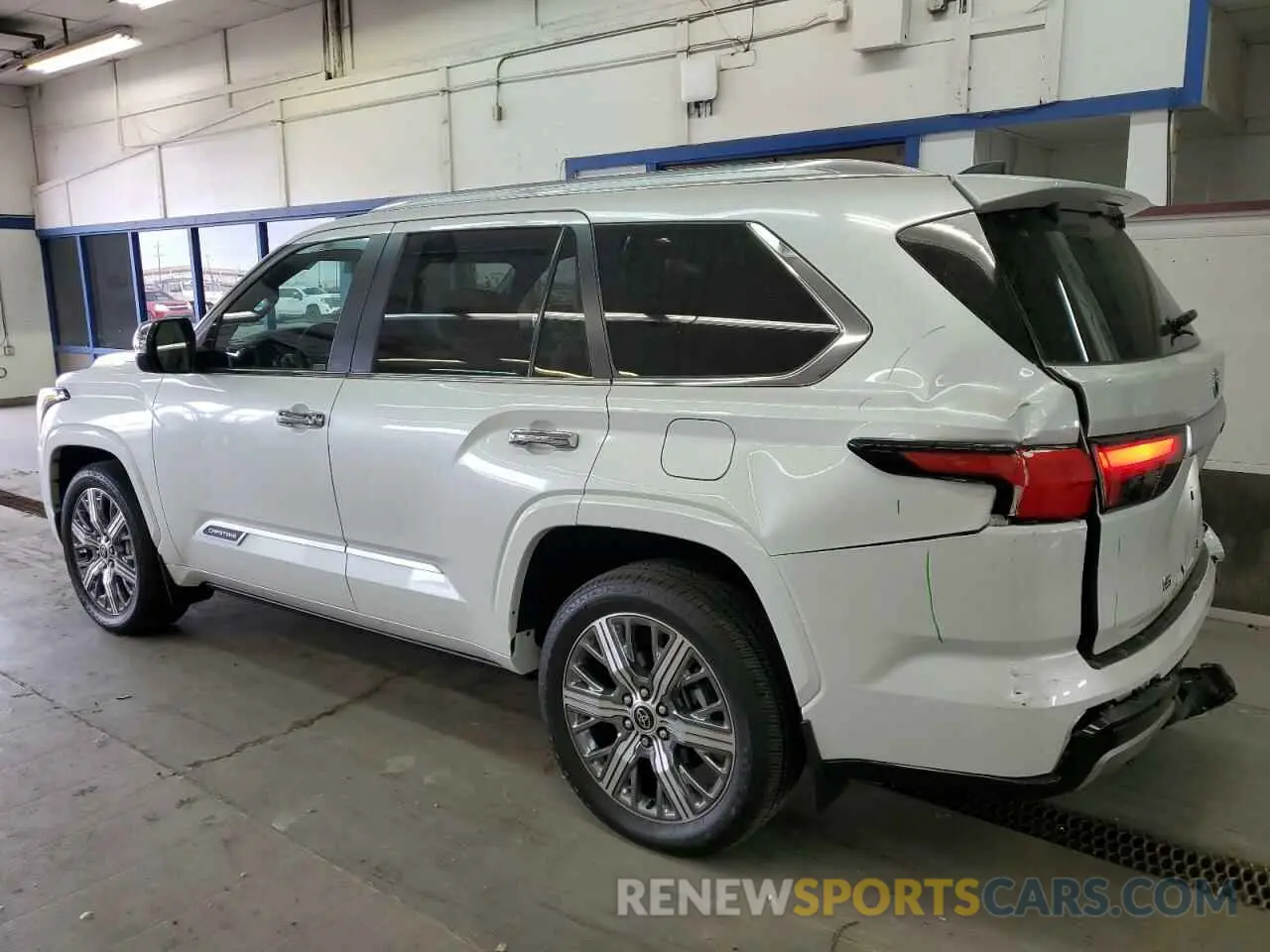 2 Фотография поврежденного автомобиля 7SVAAABA5RX026603 TOYOTA SEQUOIA 2024