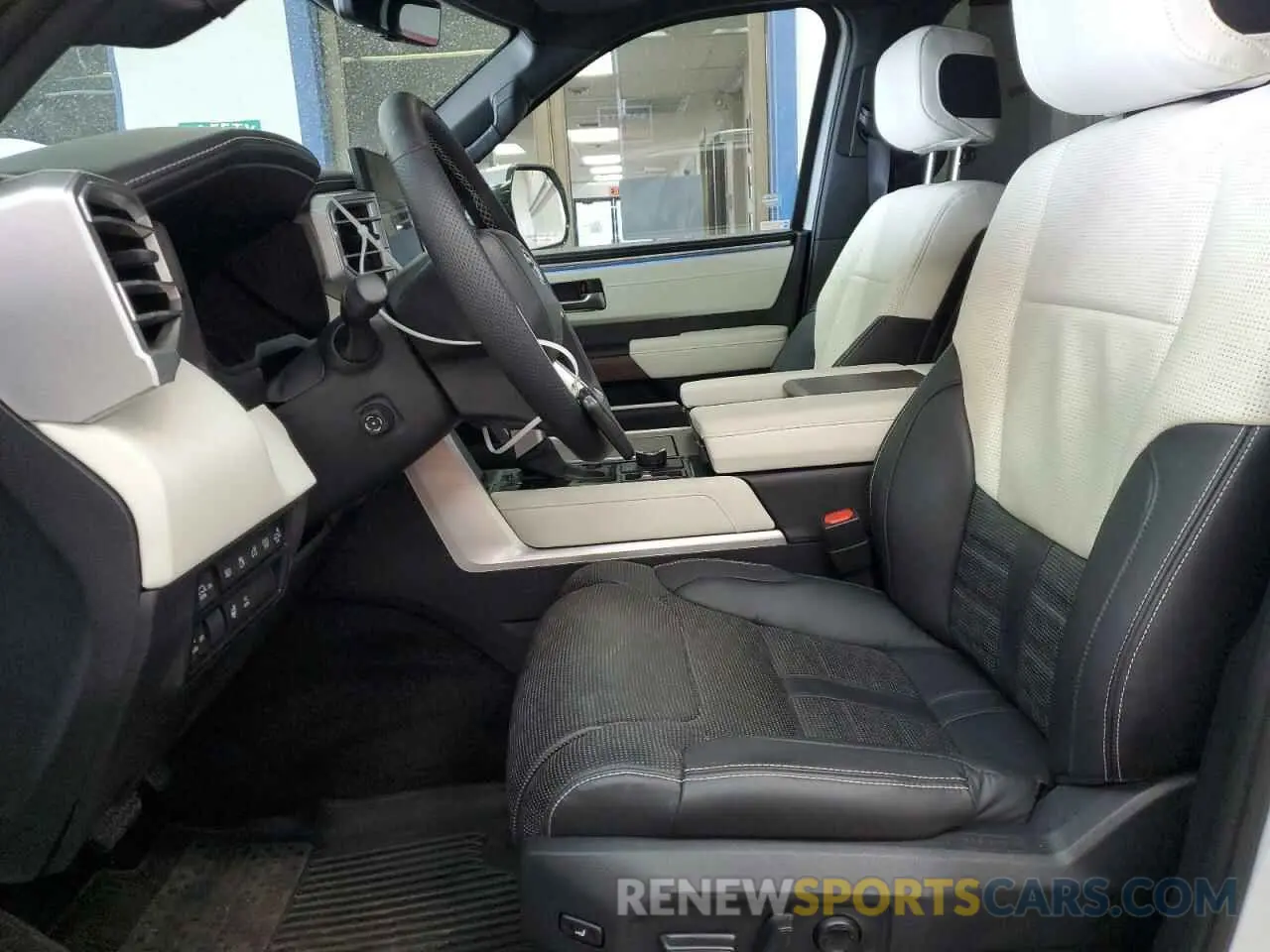 7 Фотография поврежденного автомобиля 7SVAAABA5RX026603 TOYOTA SEQUOIA 2024