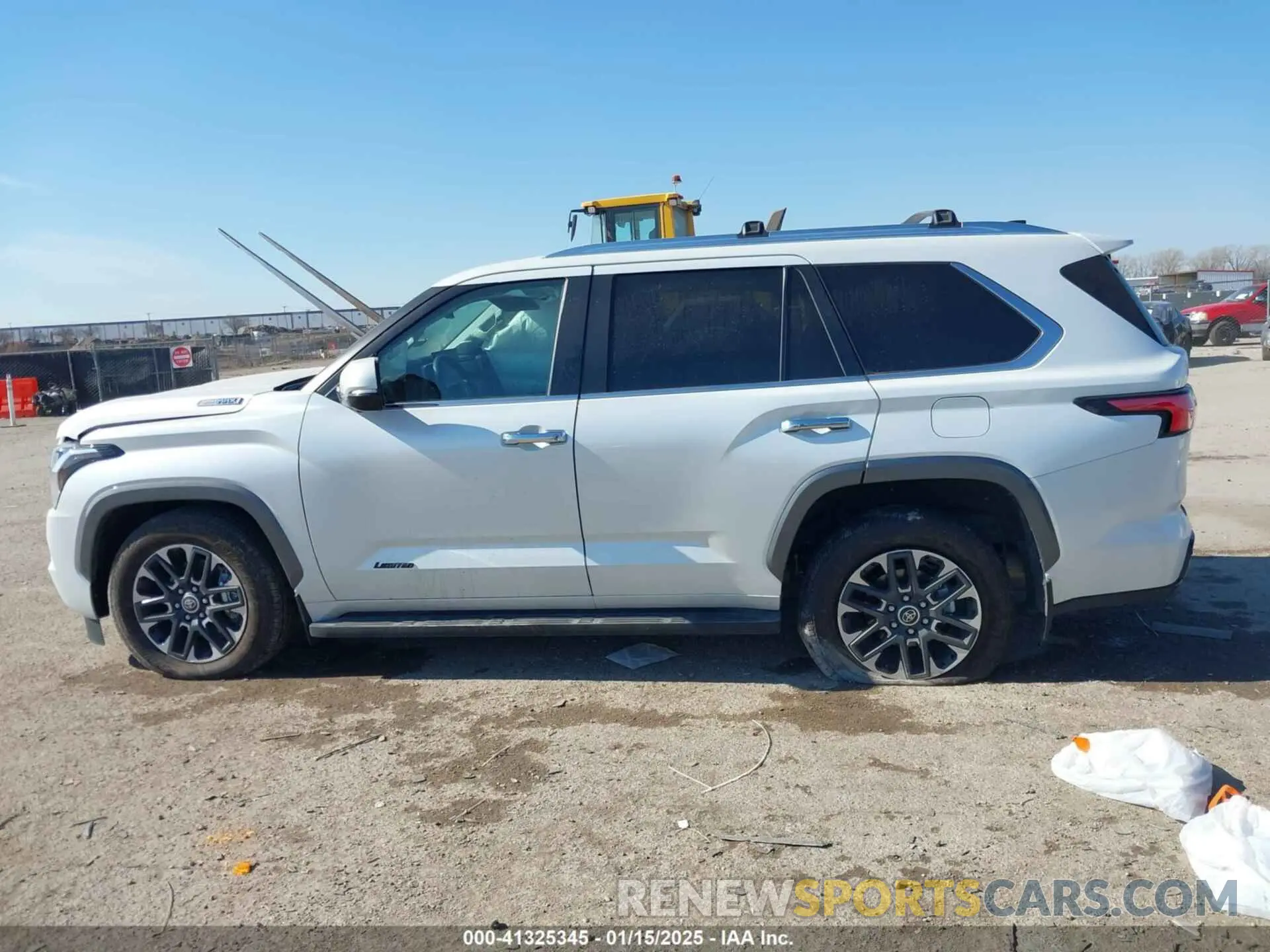 14 Фотография поврежденного автомобиля 7SVAAABA5RX038752 TOYOTA SEQUOIA 2024