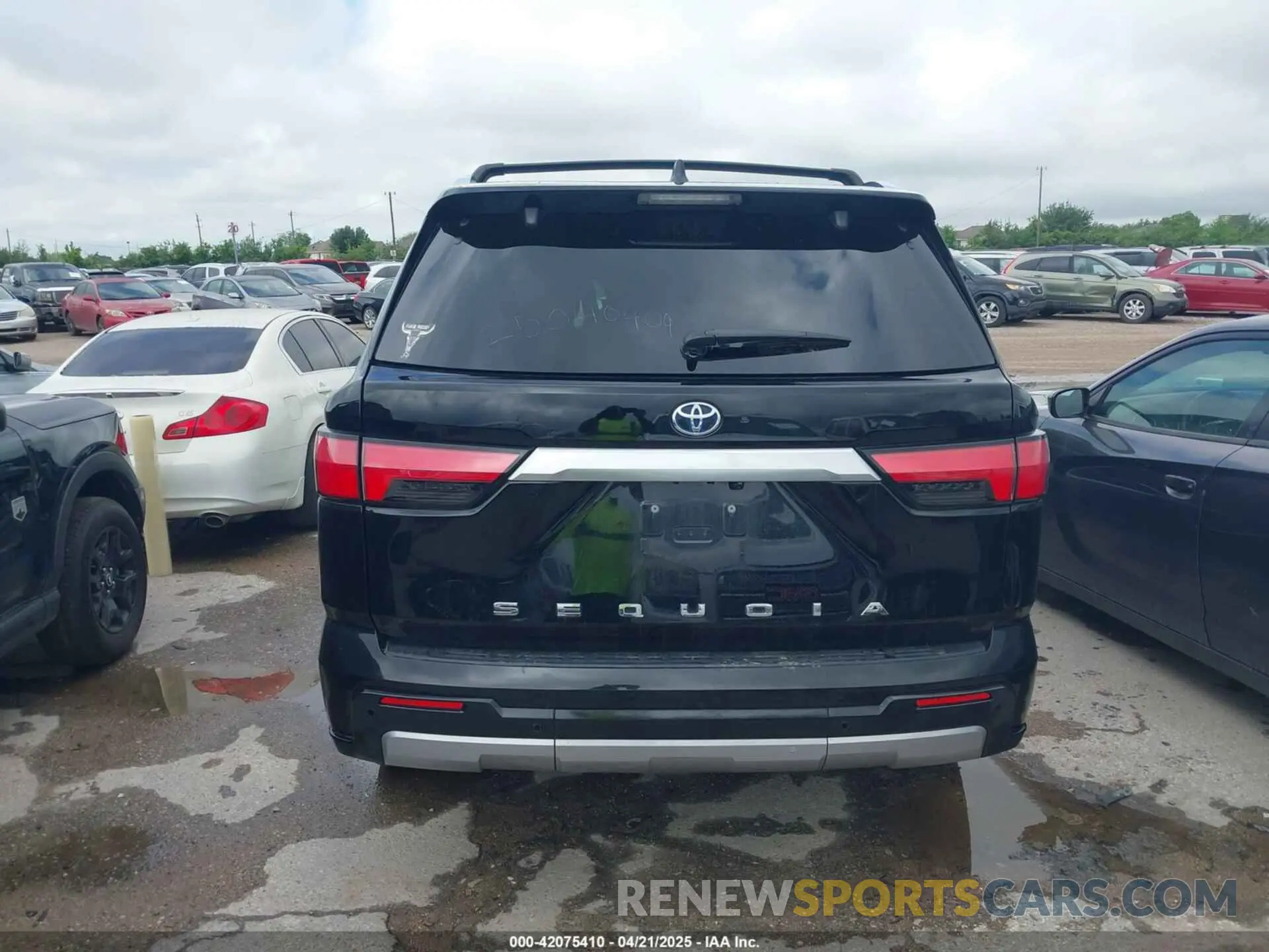 16 Photograph of a damaged car 7SVAAABA6RX025315 TOYOTA SEQUOIA 2024