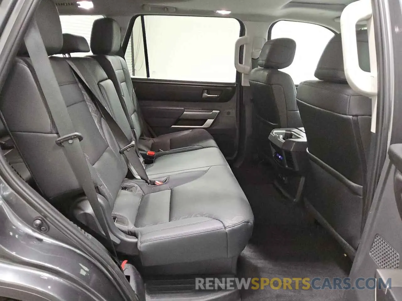 11 Фотография поврежденного автомобиля 7SVAAABA6RX042339 TOYOTA SEQUOIA 2024
