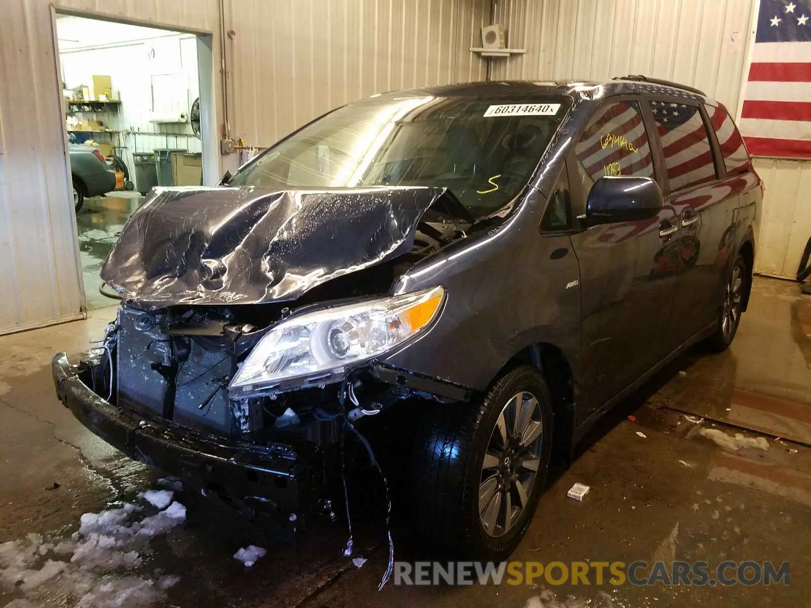 2 Photograph of a damaged car 5TDDZ3DC1KS216842 TOYOTA SIENNA 2019