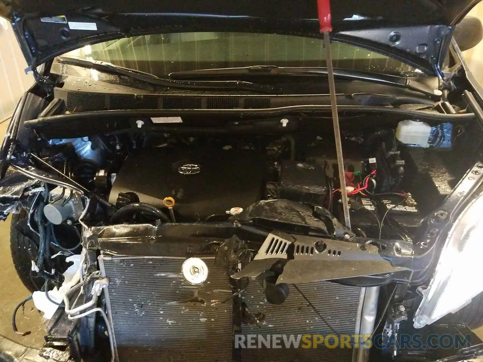 7 Photograph of a damaged car 5TDDZ3DC1KS216842 TOYOTA SIENNA 2019