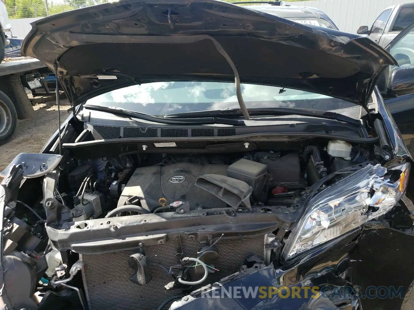 7 Photograph of a damaged car 5TDDZ3DC6KS212866 TOYOTA SIENNA 2019