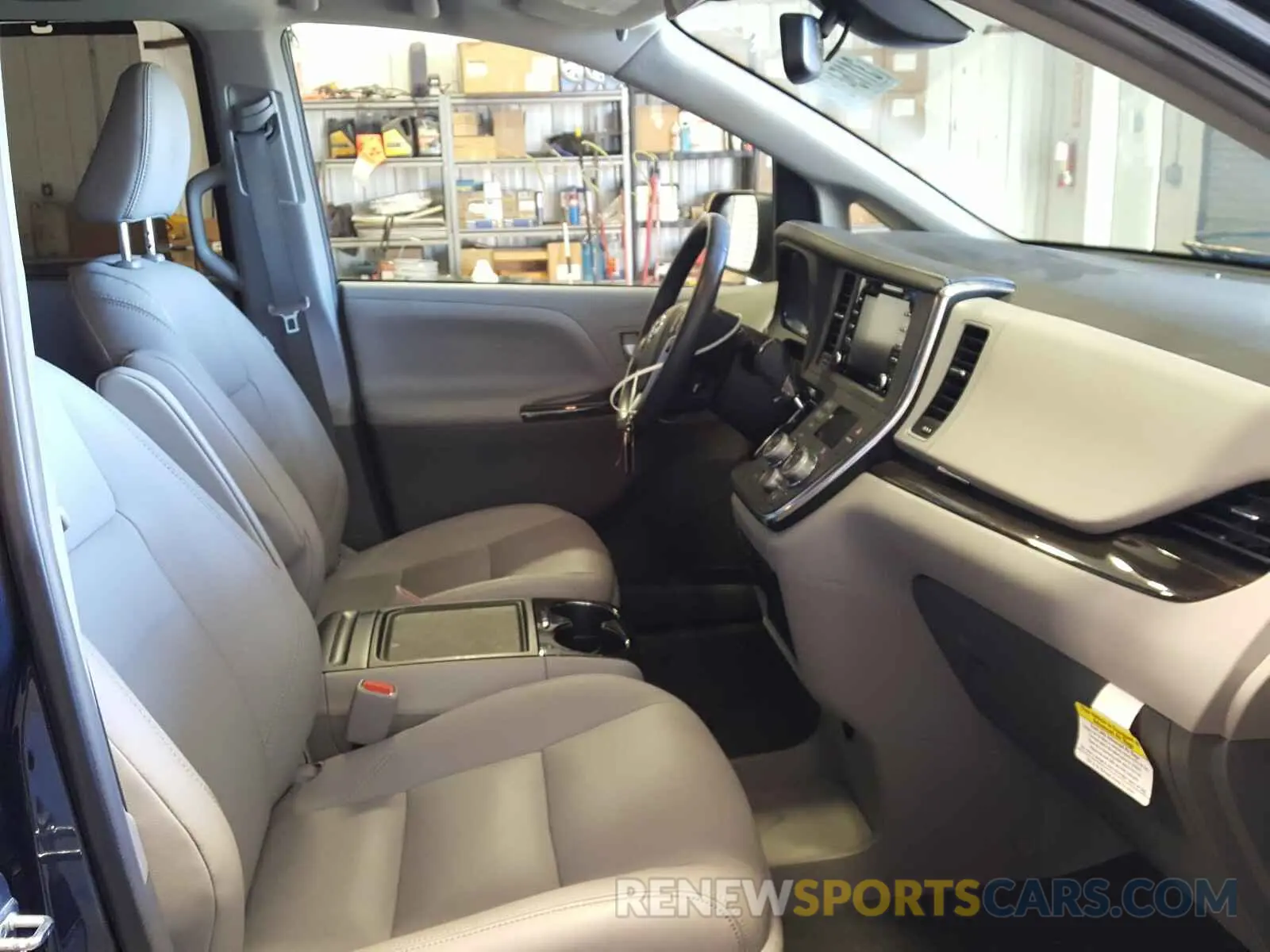 5 Photograph of a damaged car 5TDDZ3DC7KS223603 TOYOTA SIENNA 2019