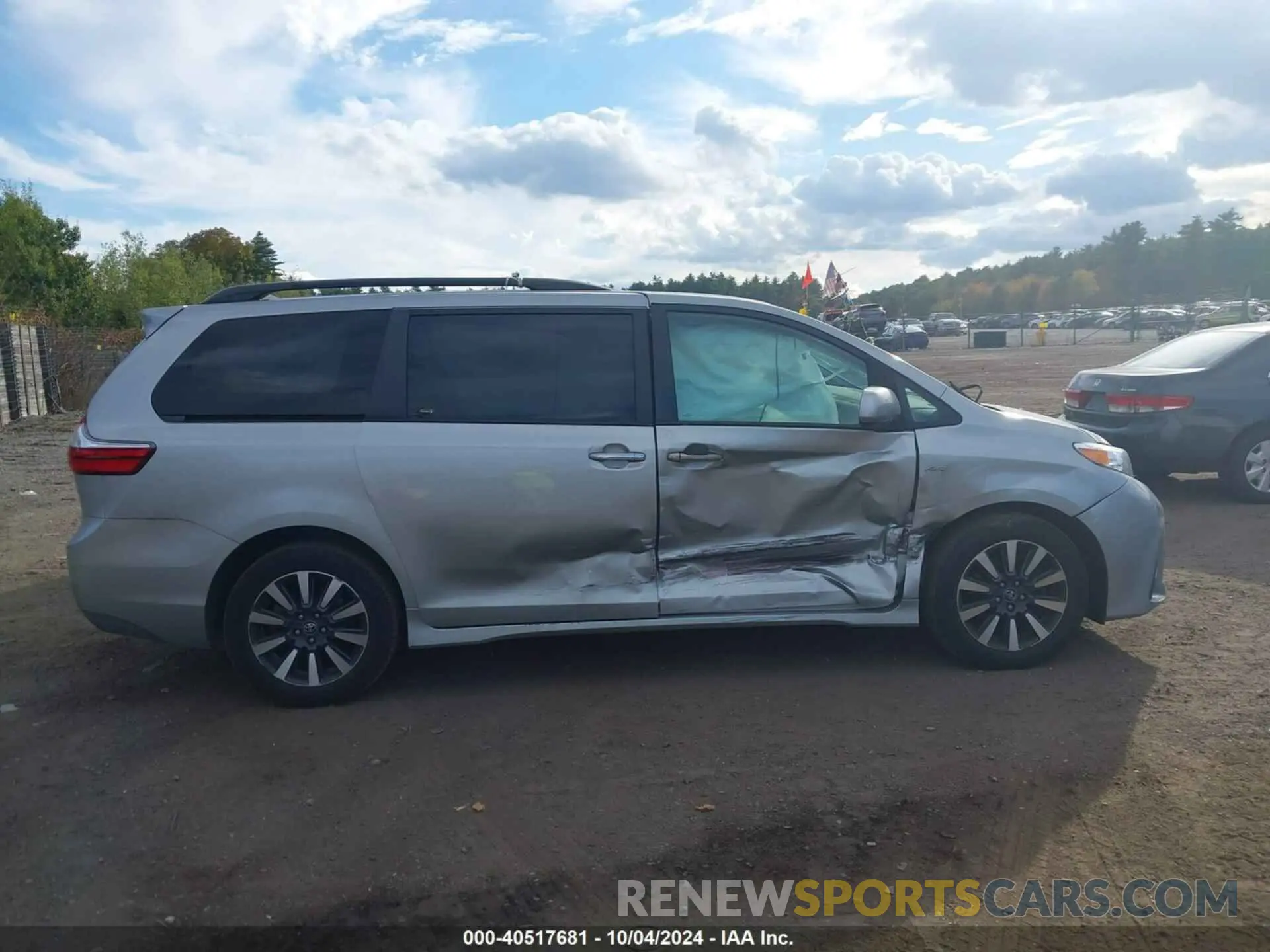 13 Photograph of a damaged car 5TDDZ3DC7KS227408 TOYOTA SIENNA 2019