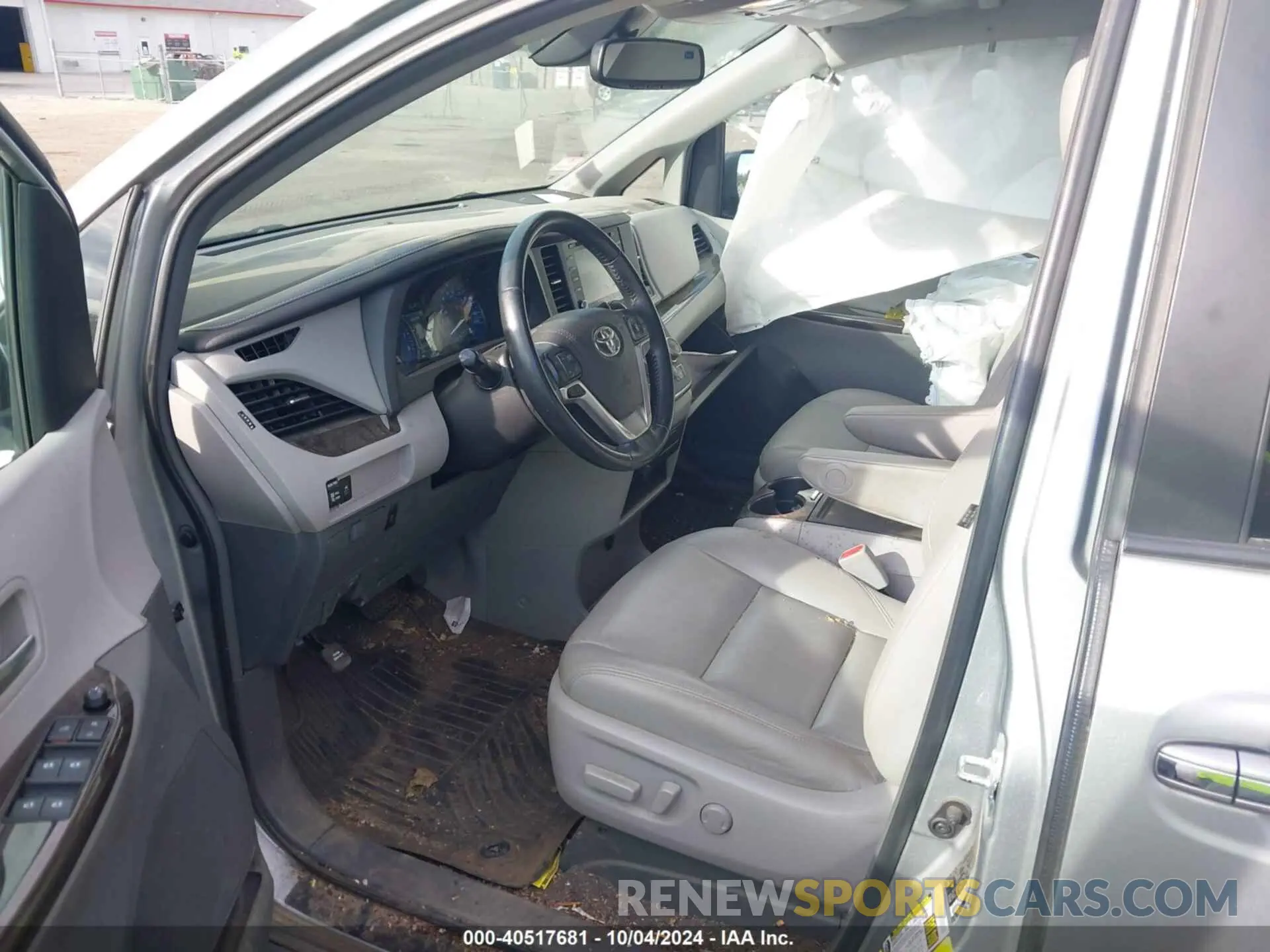 5 Photograph of a damaged car 5TDDZ3DC7KS227408 TOYOTA SIENNA 2019