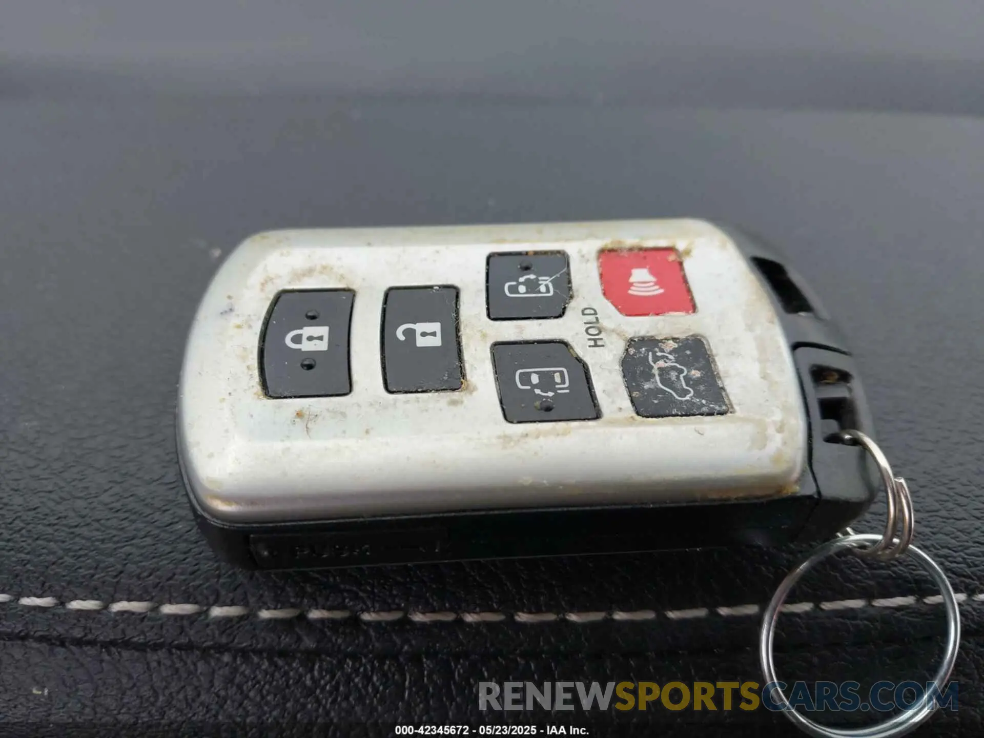 11 Photograph of a damaged car 5TDDZ3DC8KS224999 TOYOTA SIENNA 2019
