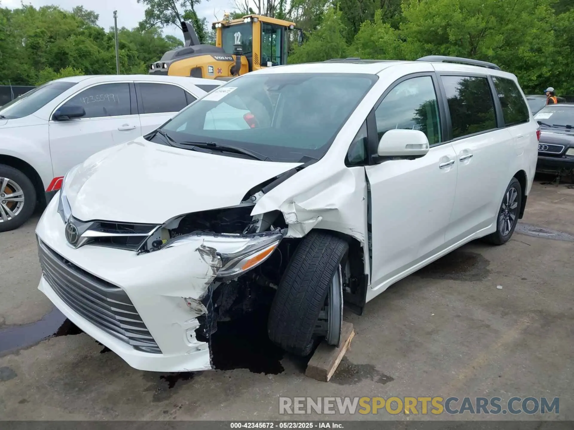 2 Photograph of a damaged car 5TDDZ3DC8KS224999 TOYOTA SIENNA 2019