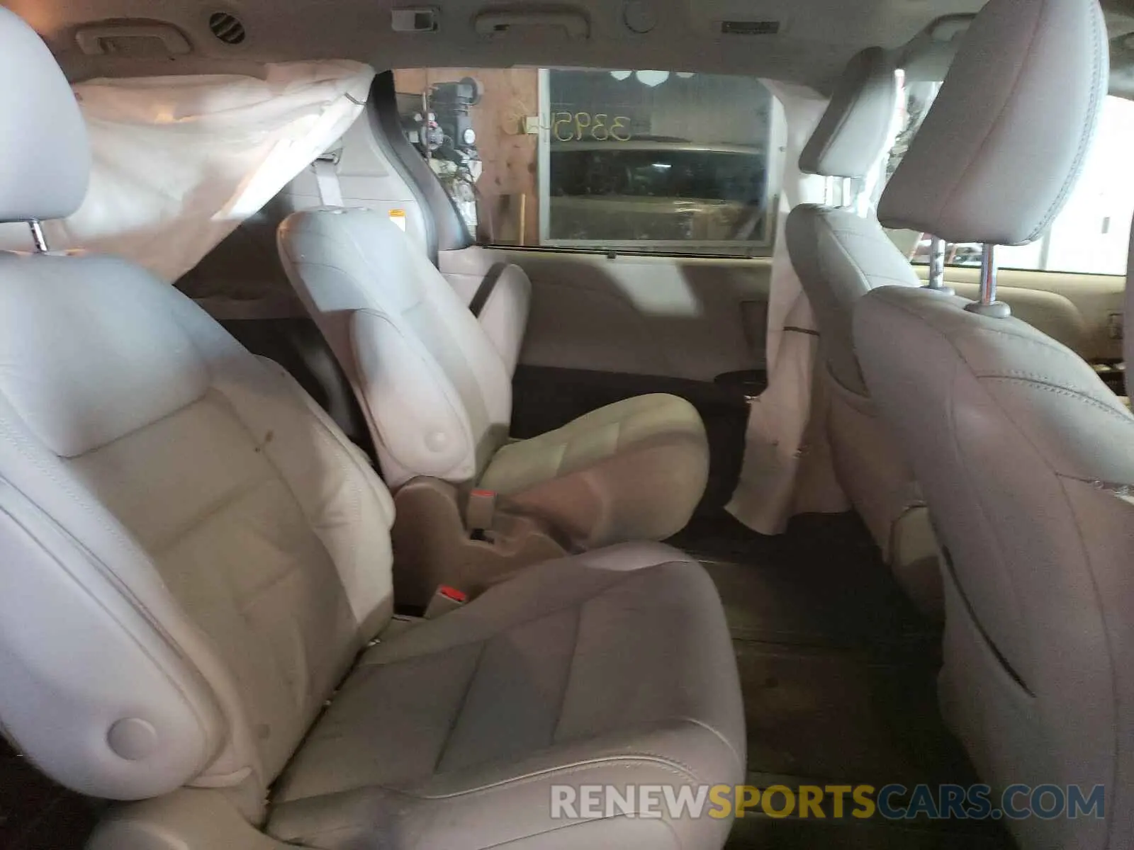 6 Photograph of a damaged car 5TDDZ3DC9KS218094 TOYOTA SIENNA 2019