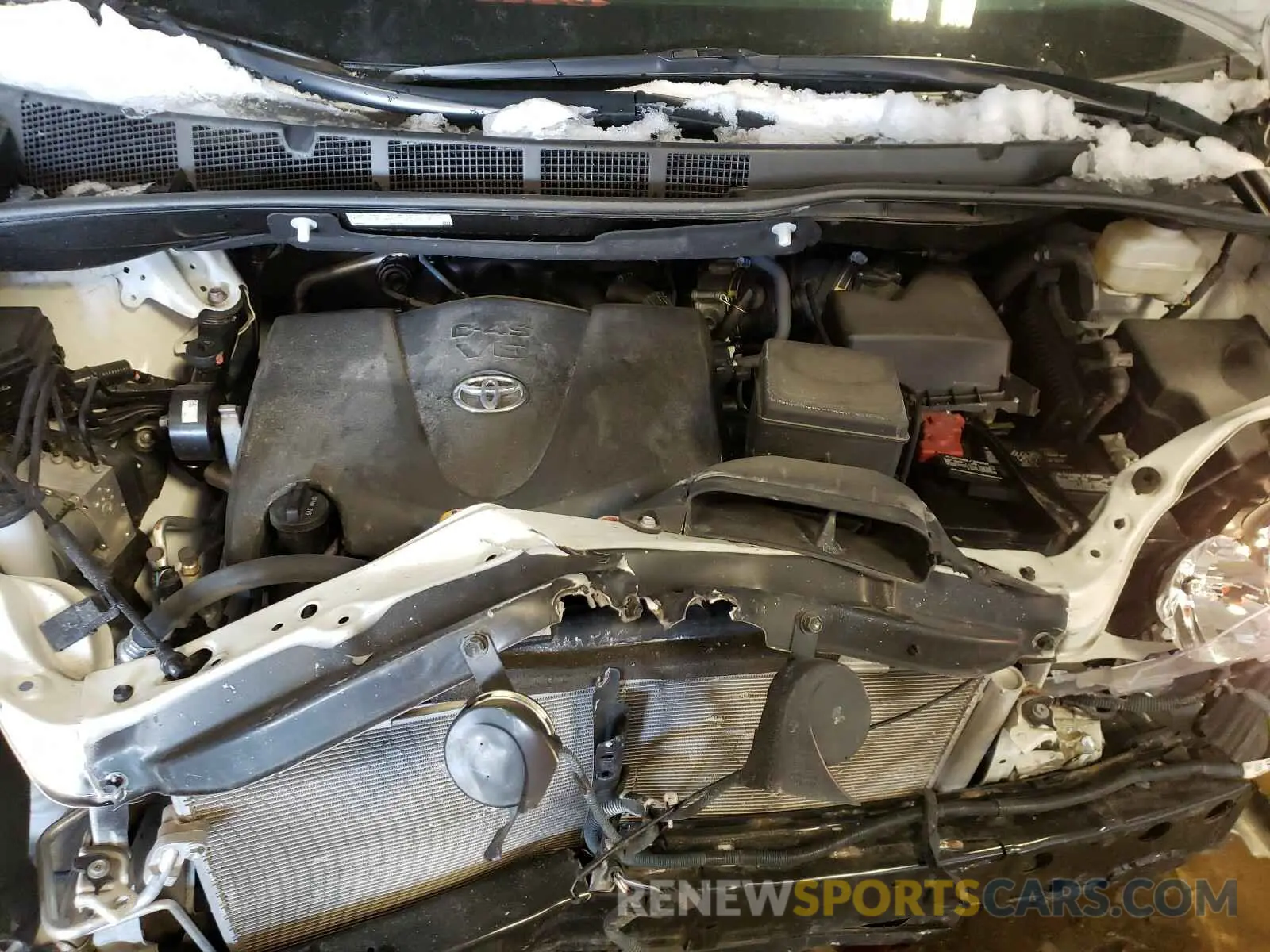 7 Photograph of a damaged car 5TDDZ3DC9KS218094 TOYOTA SIENNA 2019