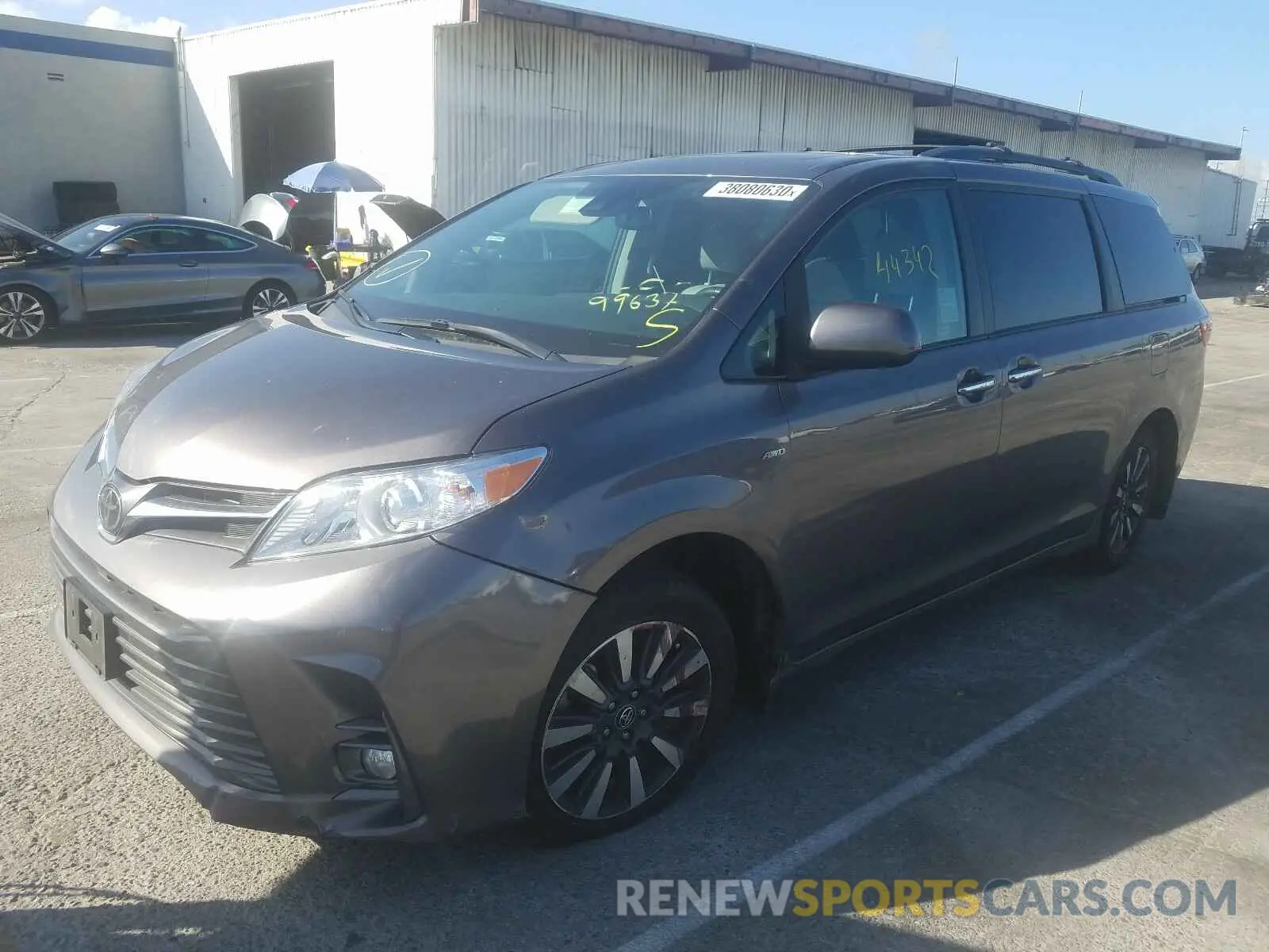2 Photograph of a damaged car 5TDDZ3DC9KS219634 TOYOTA SIENNA 2019