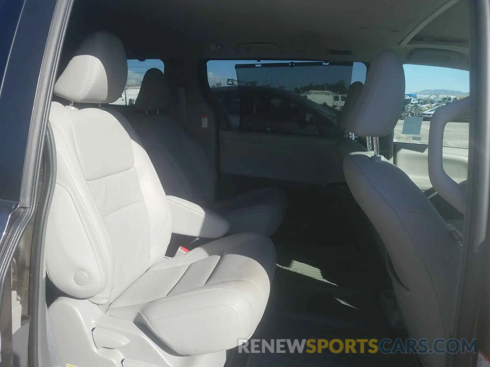 6 Photograph of a damaged car 5TDDZ3DC9KS219634 TOYOTA SIENNA 2019