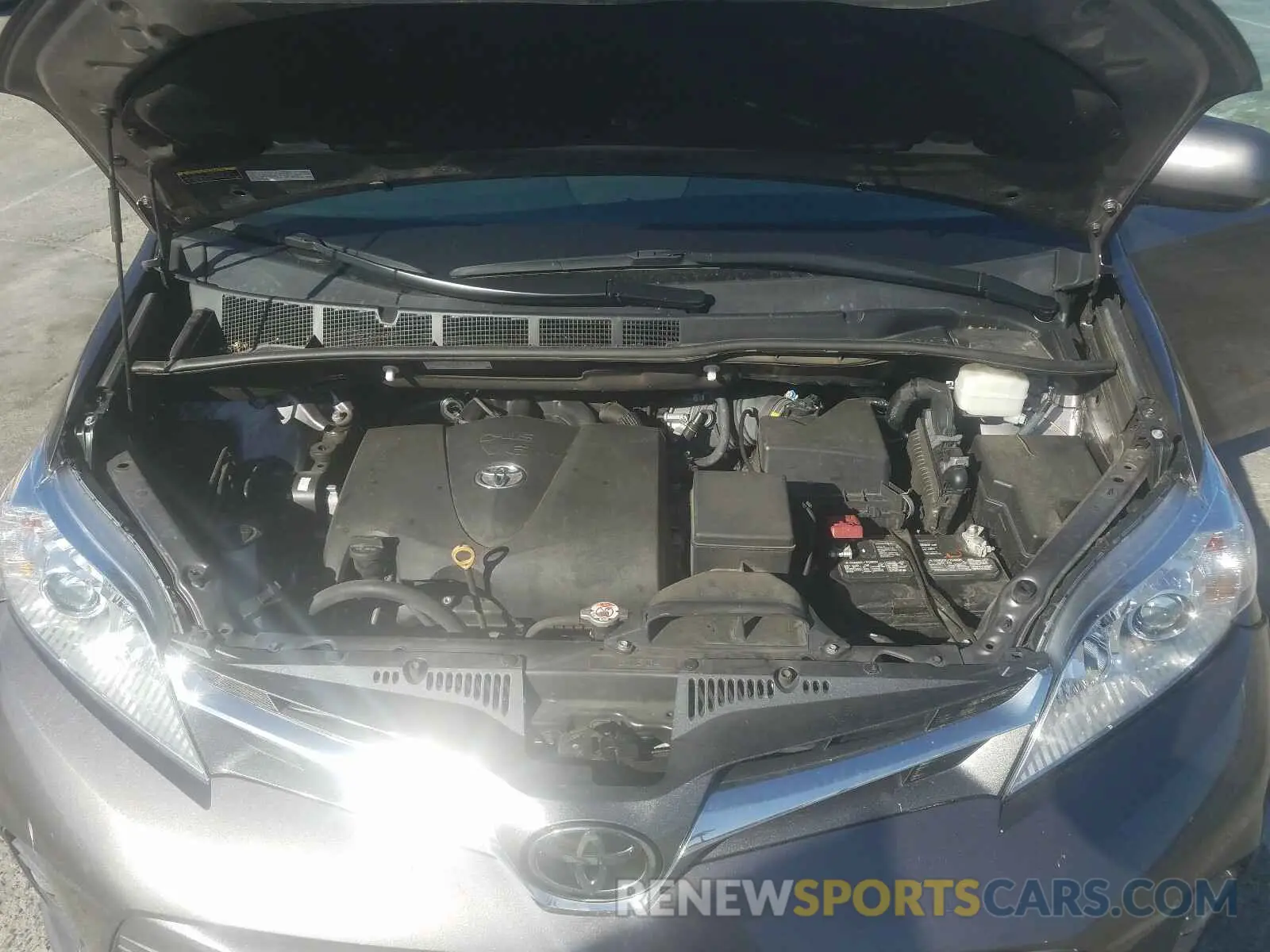 7 Photograph of a damaged car 5TDDZ3DC9KS219634 TOYOTA SIENNA 2019