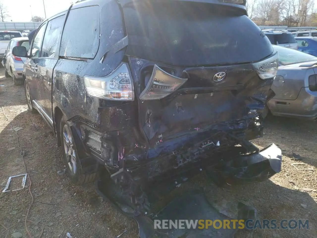 3 Photograph of a damaged car 5TDEZ3DC2KS210276 TOYOTA SIENNA 2019