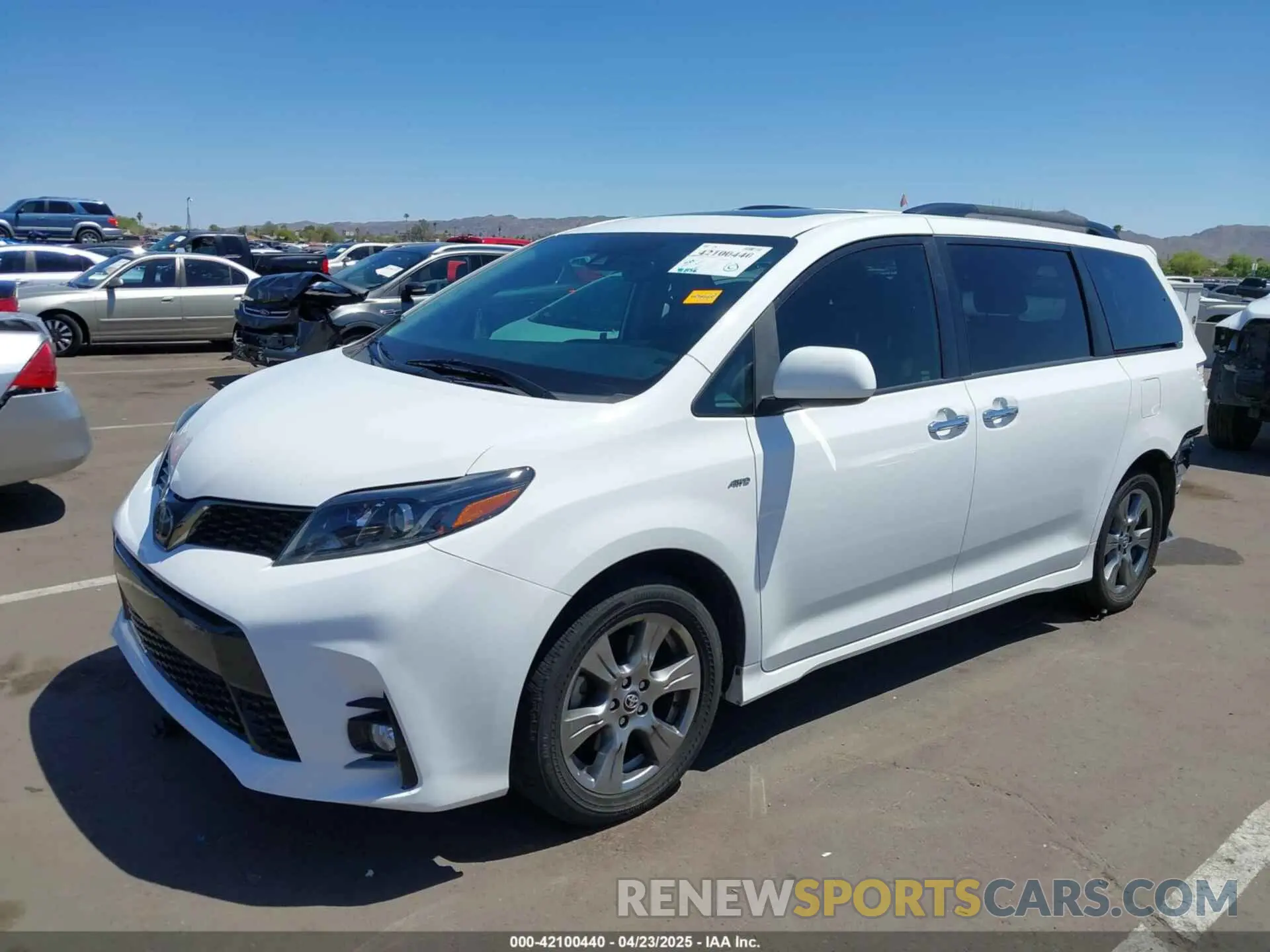 2 Фотография поврежденного автомобиля 5TDEZ3DC2KS213064 TOYOTA SIENNA 2019