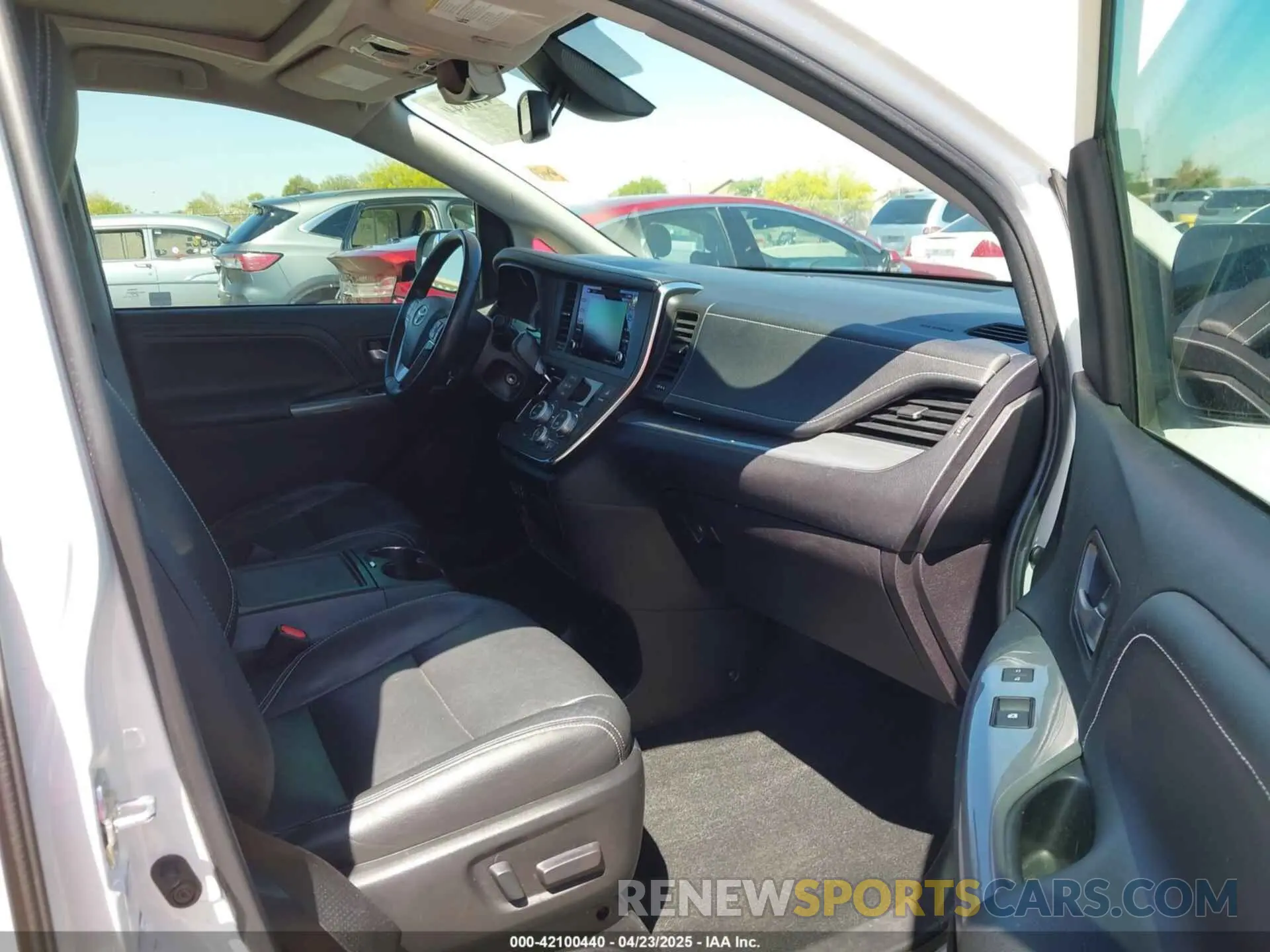 5 Фотография поврежденного автомобиля 5TDEZ3DC2KS213064 TOYOTA SIENNA 2019