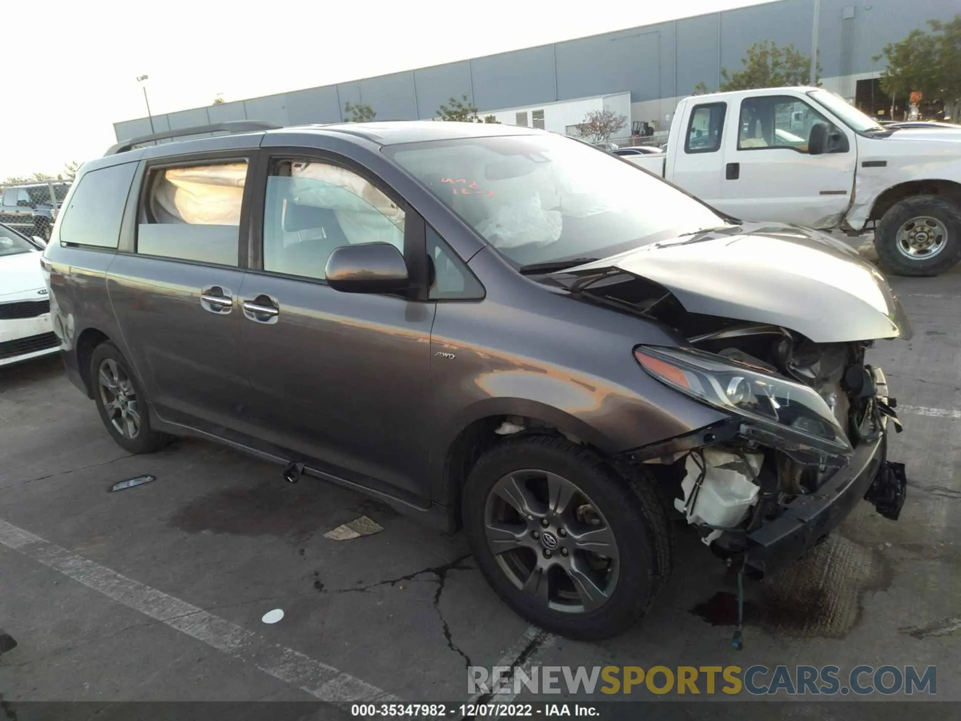 1 Фотография поврежденного автомобиля 5TDEZ3DC4KS226964 TOYOTA SIENNA 2019