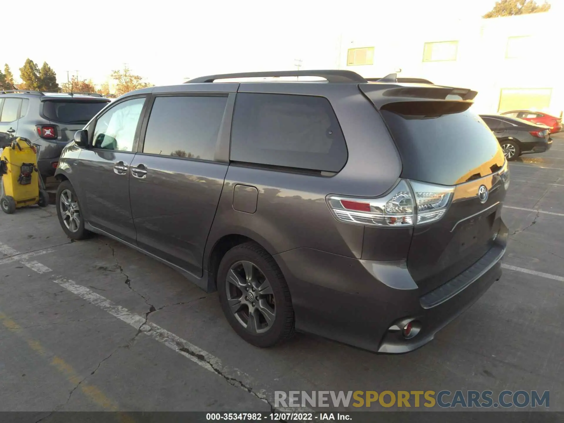 3 Фотография поврежденного автомобиля 5TDEZ3DC4KS226964 TOYOTA SIENNA 2019