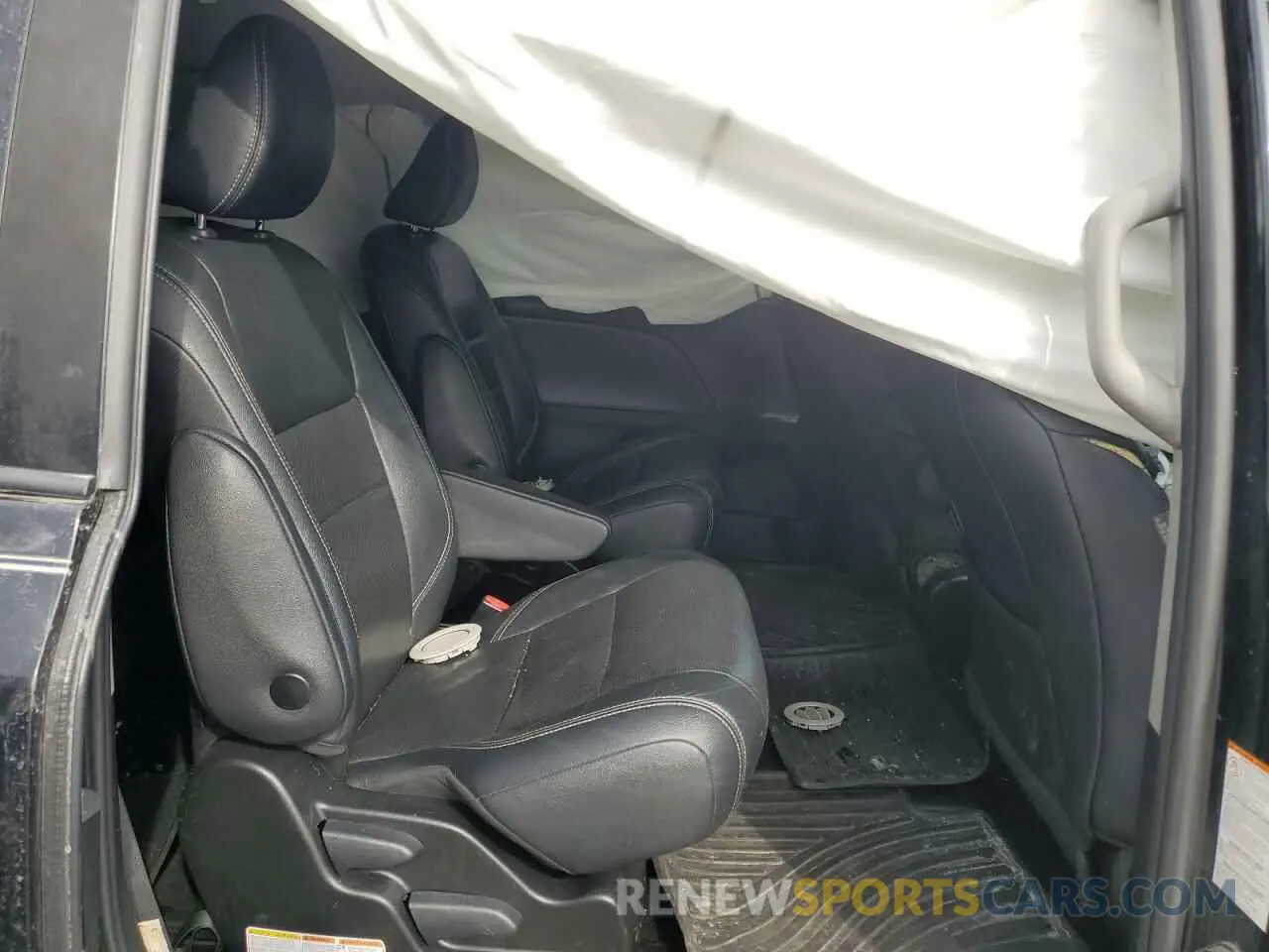 11 Photograph of a damaged car 5TDEZ3DC6KS210104 TOYOTA SIENNA 2019