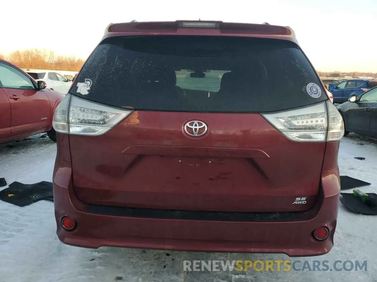 6 Photograph of a damaged car 5TDEZ3DC8KS221198 TOYOTA SIENNA 2019