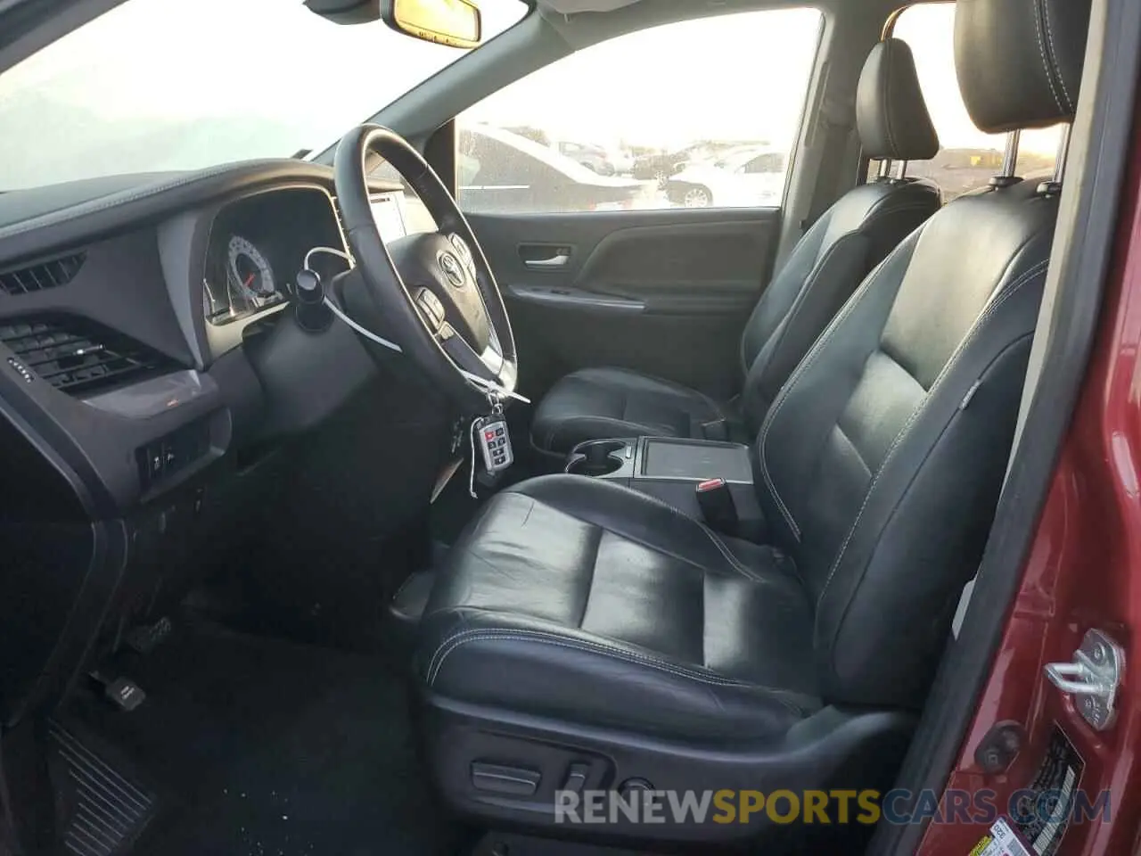 7 Photograph of a damaged car 5TDEZ3DC8KS221198 TOYOTA SIENNA 2019