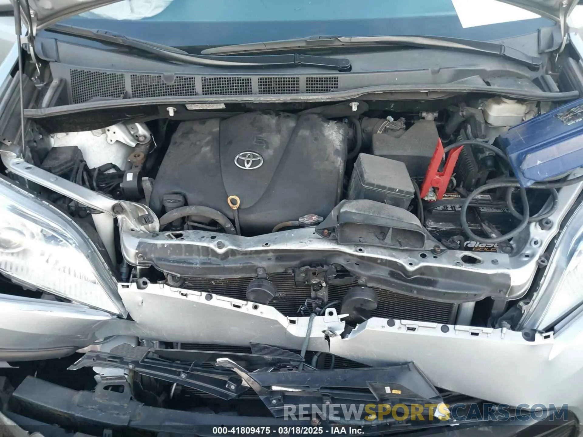 10 Photograph of a damaged car 5TDJZ3DC1KS223552 TOYOTA SIENNA 2019