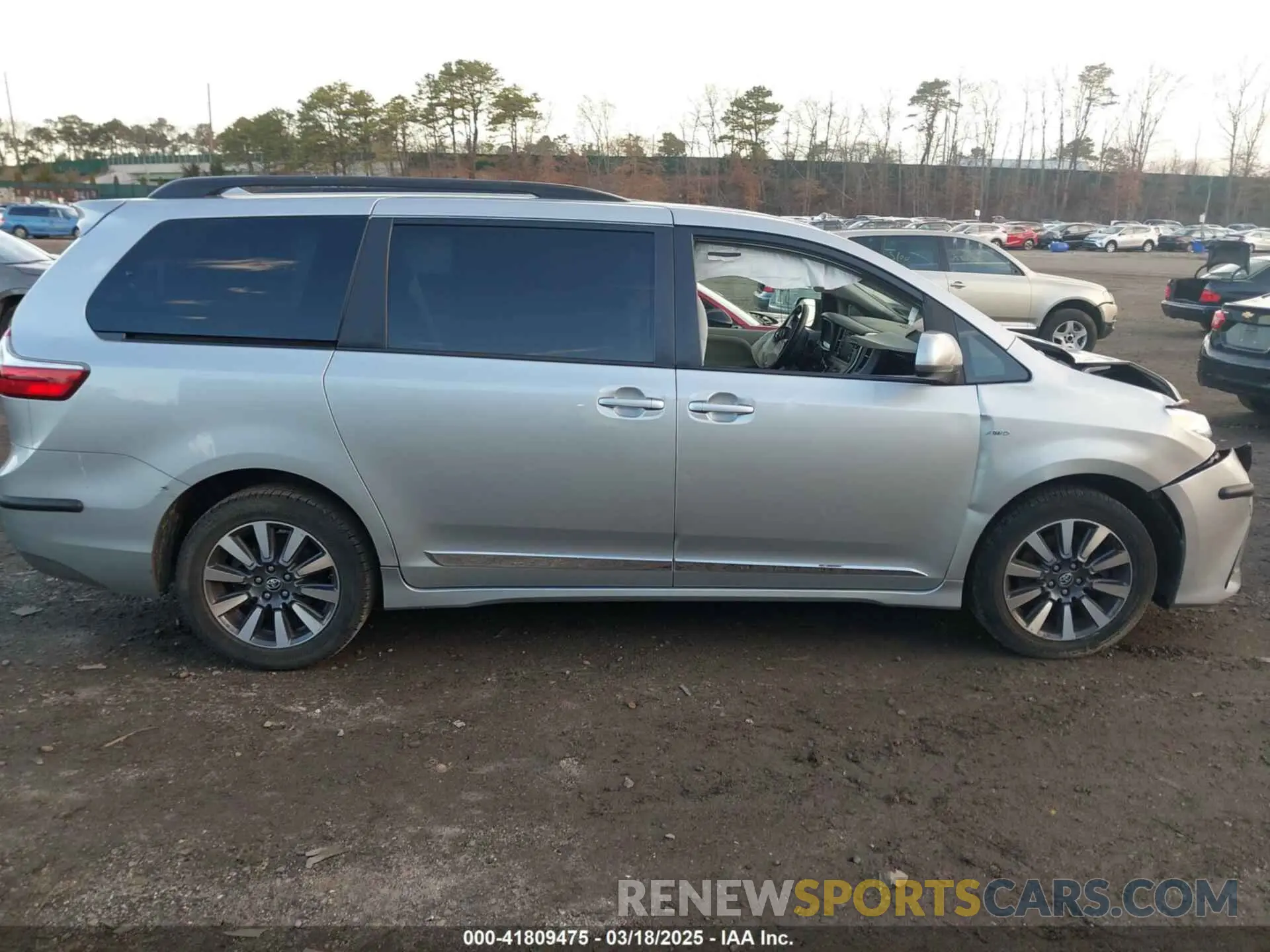 13 Photograph of a damaged car 5TDJZ3DC1KS223552 TOYOTA SIENNA 2019