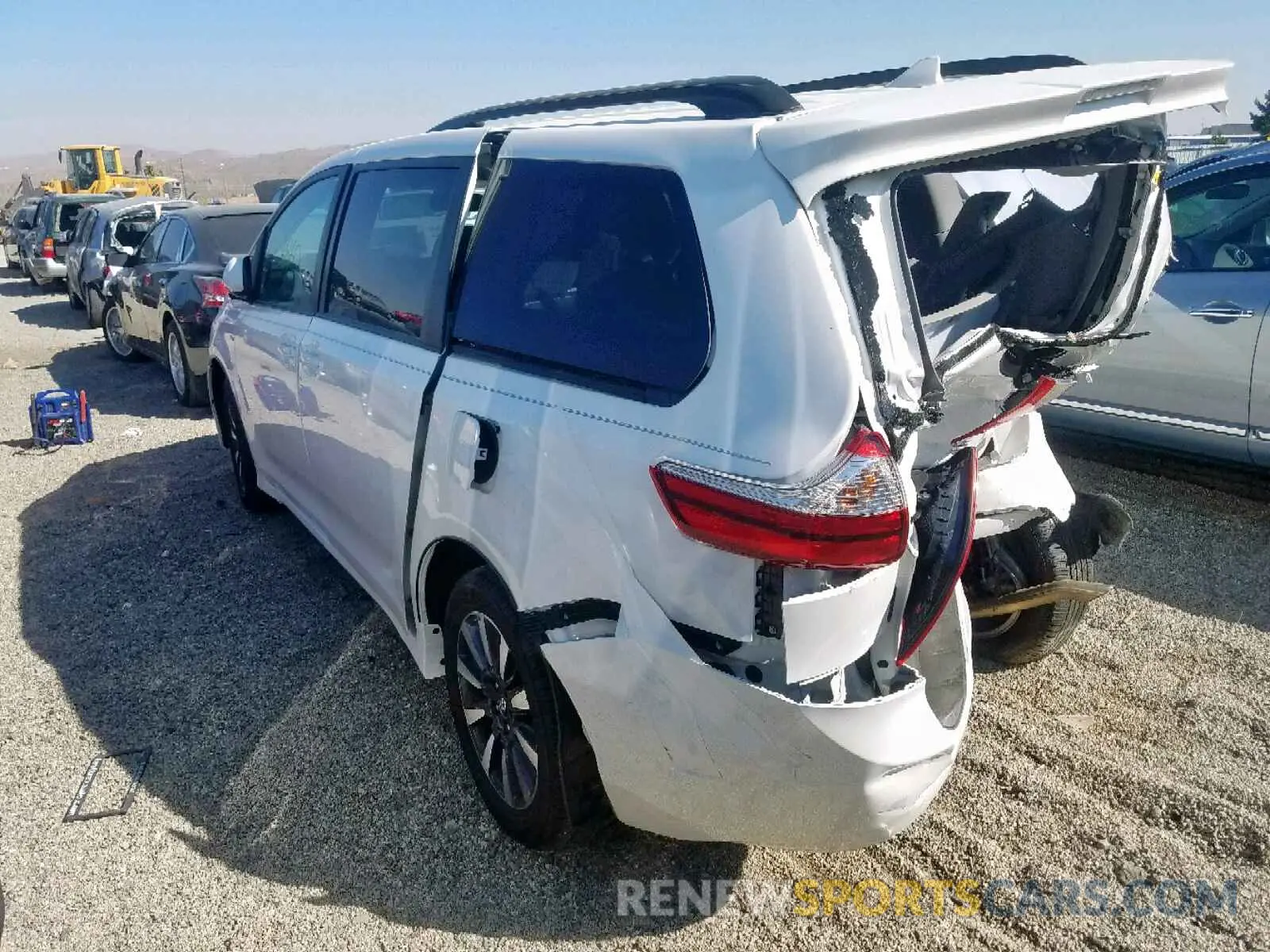 3 Photograph of a damaged car 5TDJZ3DC1KS223695 TOYOTA SIENNA 2019