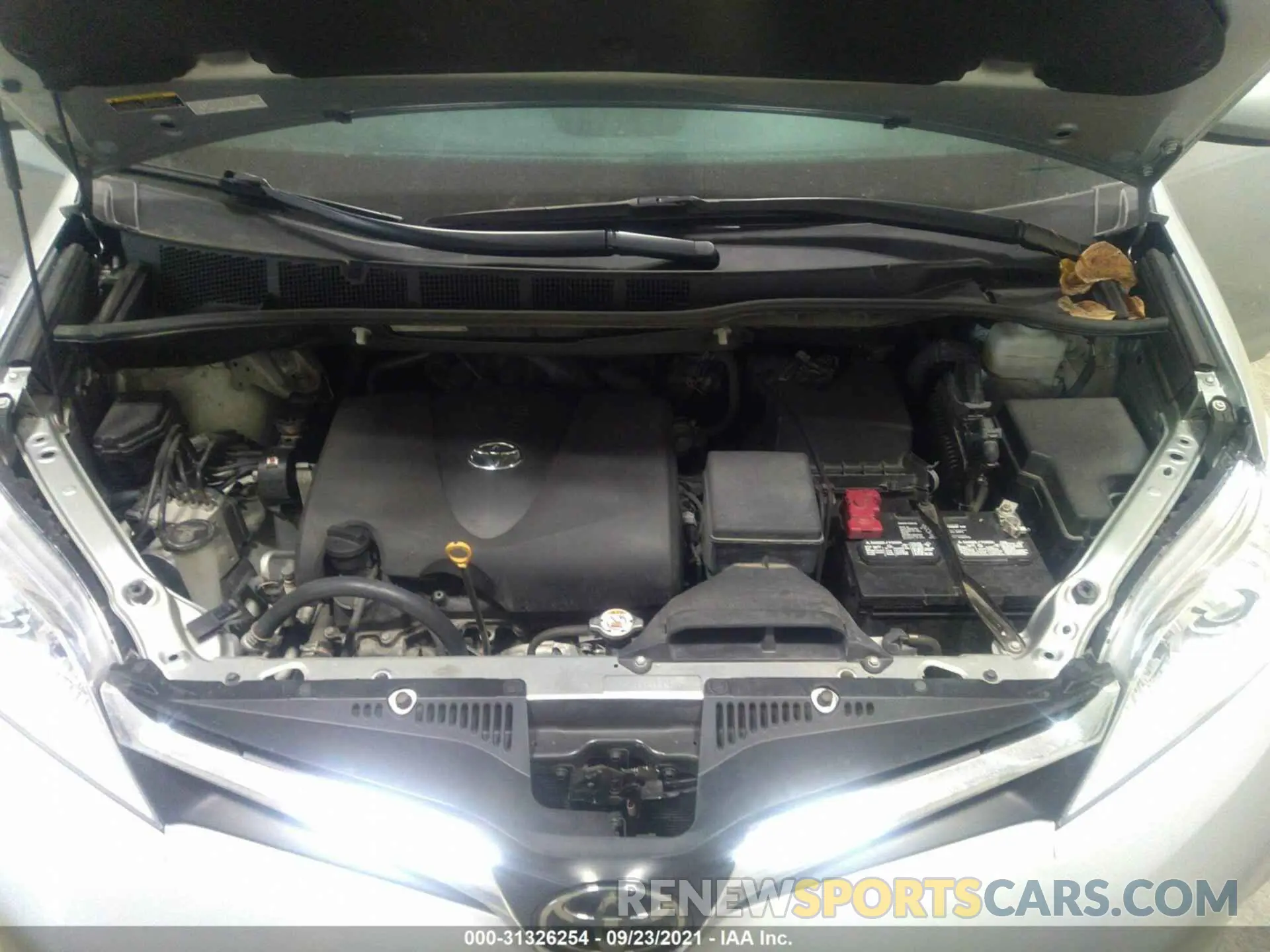 10 Photograph of a damaged car 5TDJZ3DC2KS225259 TOYOTA SIENNA 2019
