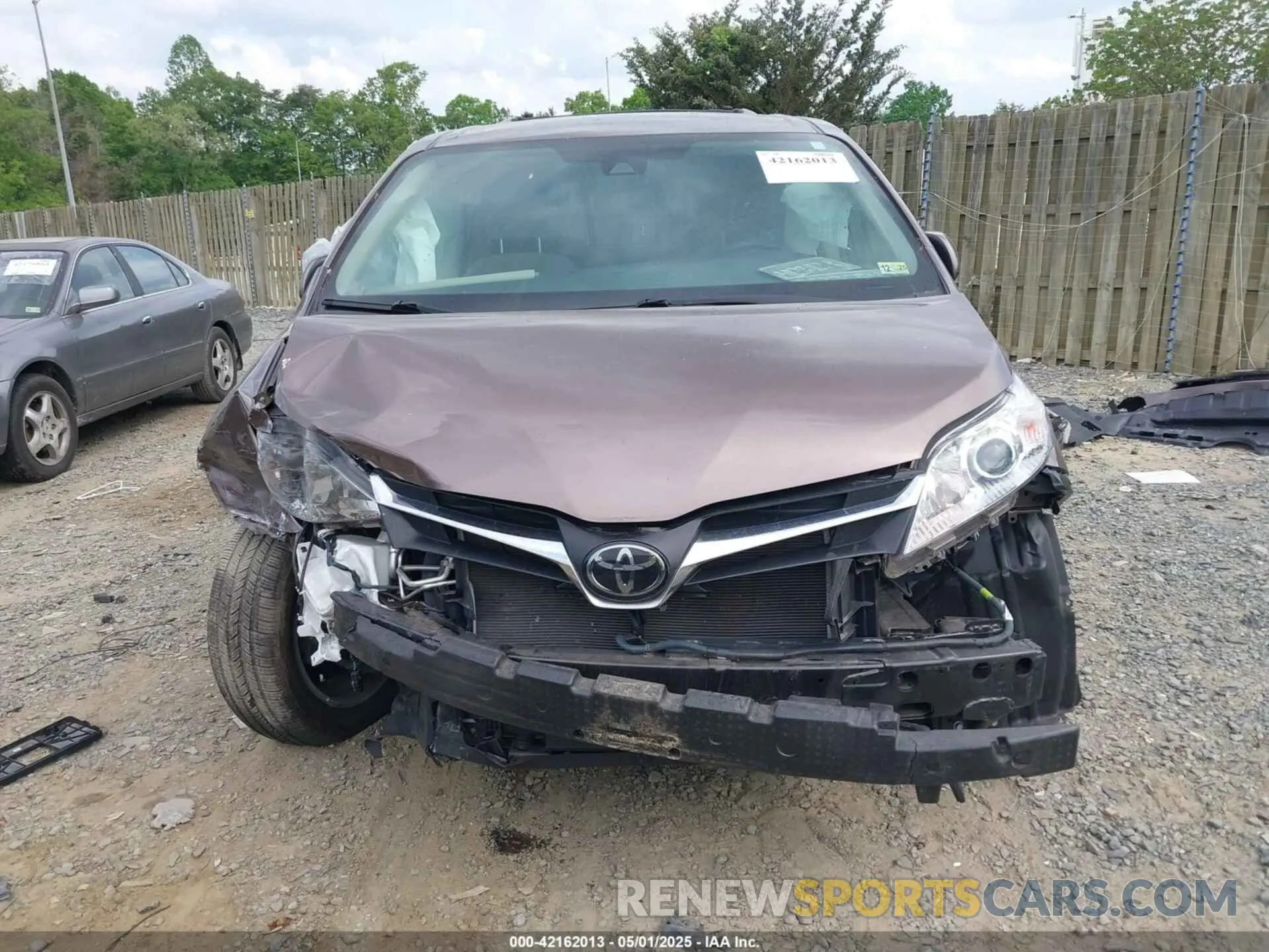 13 Photograph of a damaged car 5TDJZ3DC3KS219602 TOYOTA SIENNA 2019