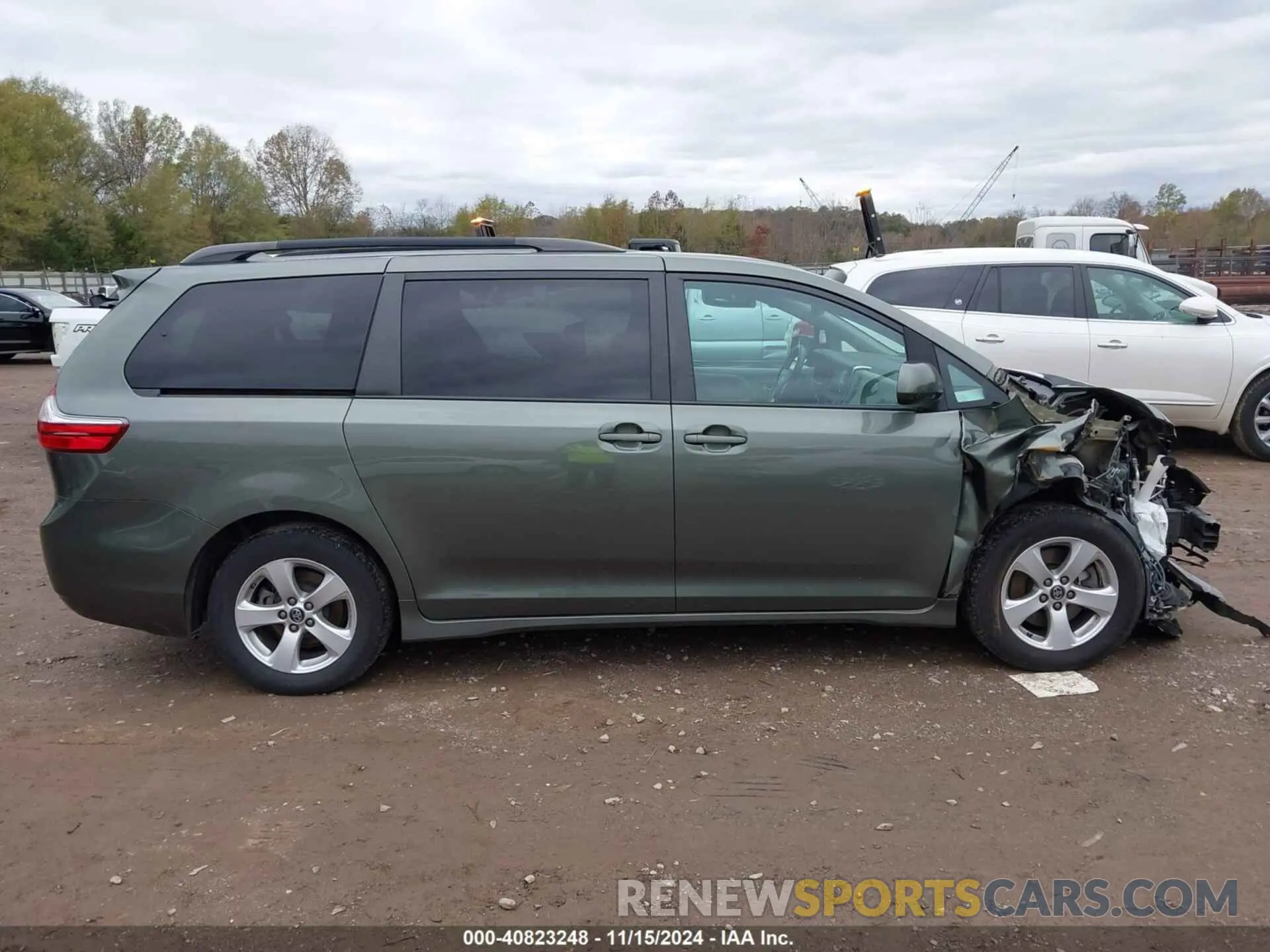 13 Photograph of a damaged car 5TDKZ3DC0KS014873 TOYOTA SIENNA 2019