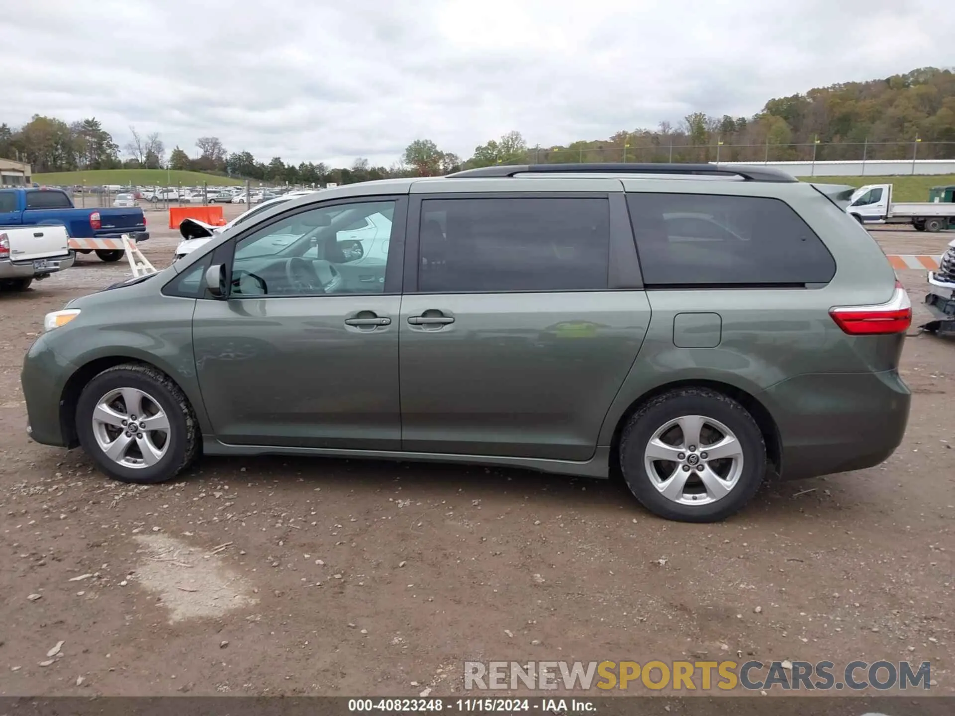 14 Photograph of a damaged car 5TDKZ3DC0KS014873 TOYOTA SIENNA 2019