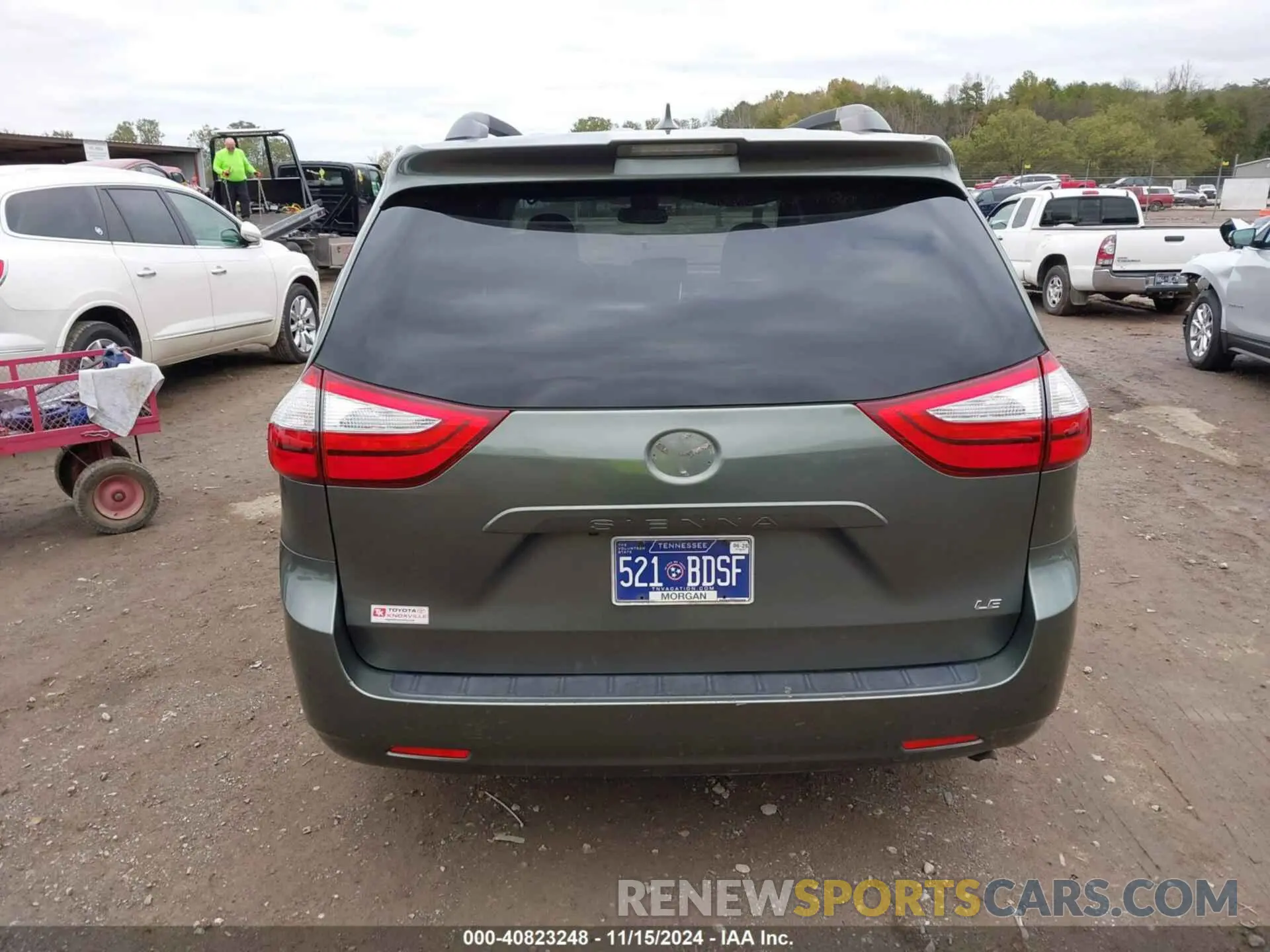 16 Photograph of a damaged car 5TDKZ3DC0KS014873 TOYOTA SIENNA 2019
