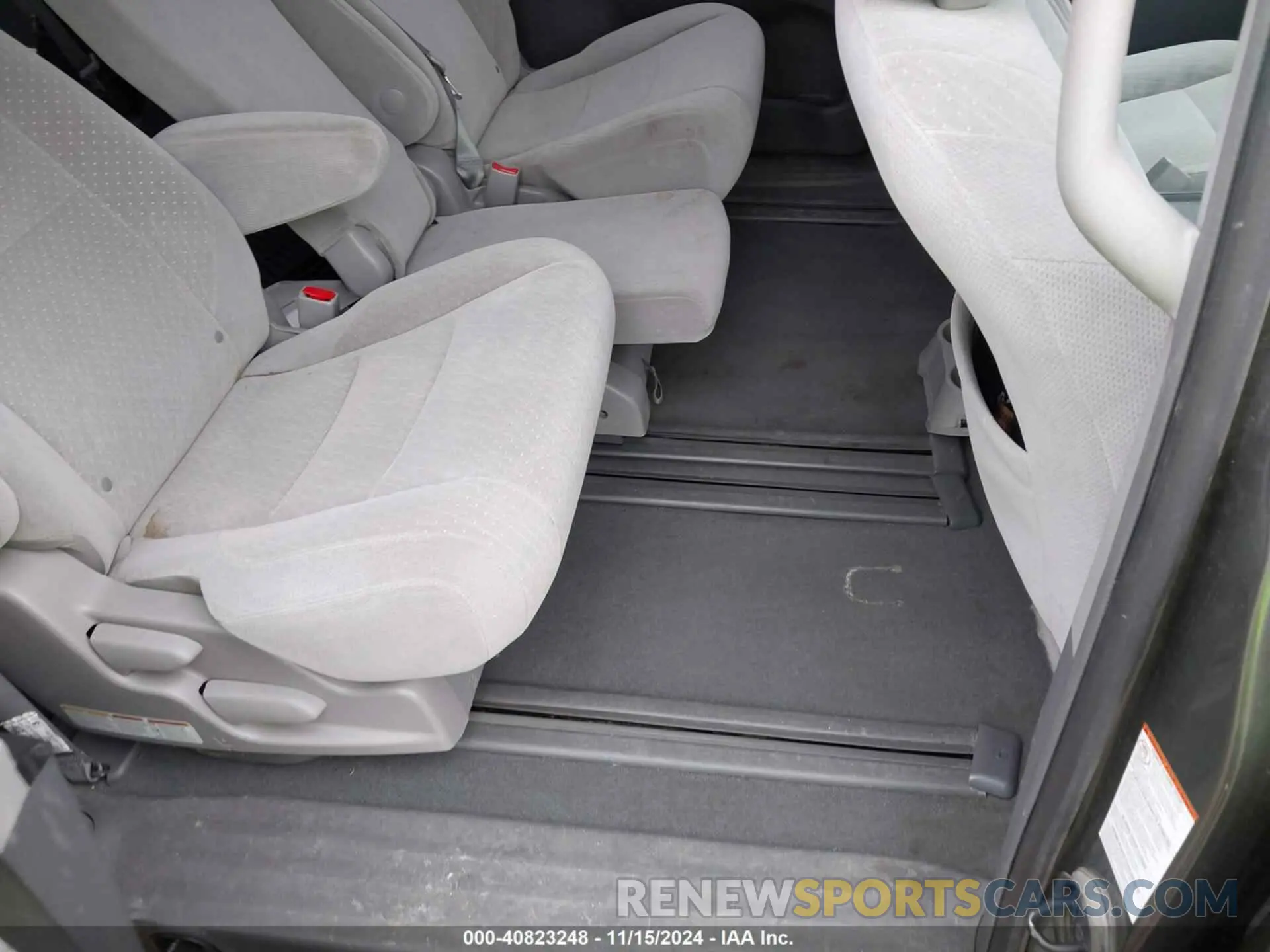 8 Photograph of a damaged car 5TDKZ3DC0KS014873 TOYOTA SIENNA 2019