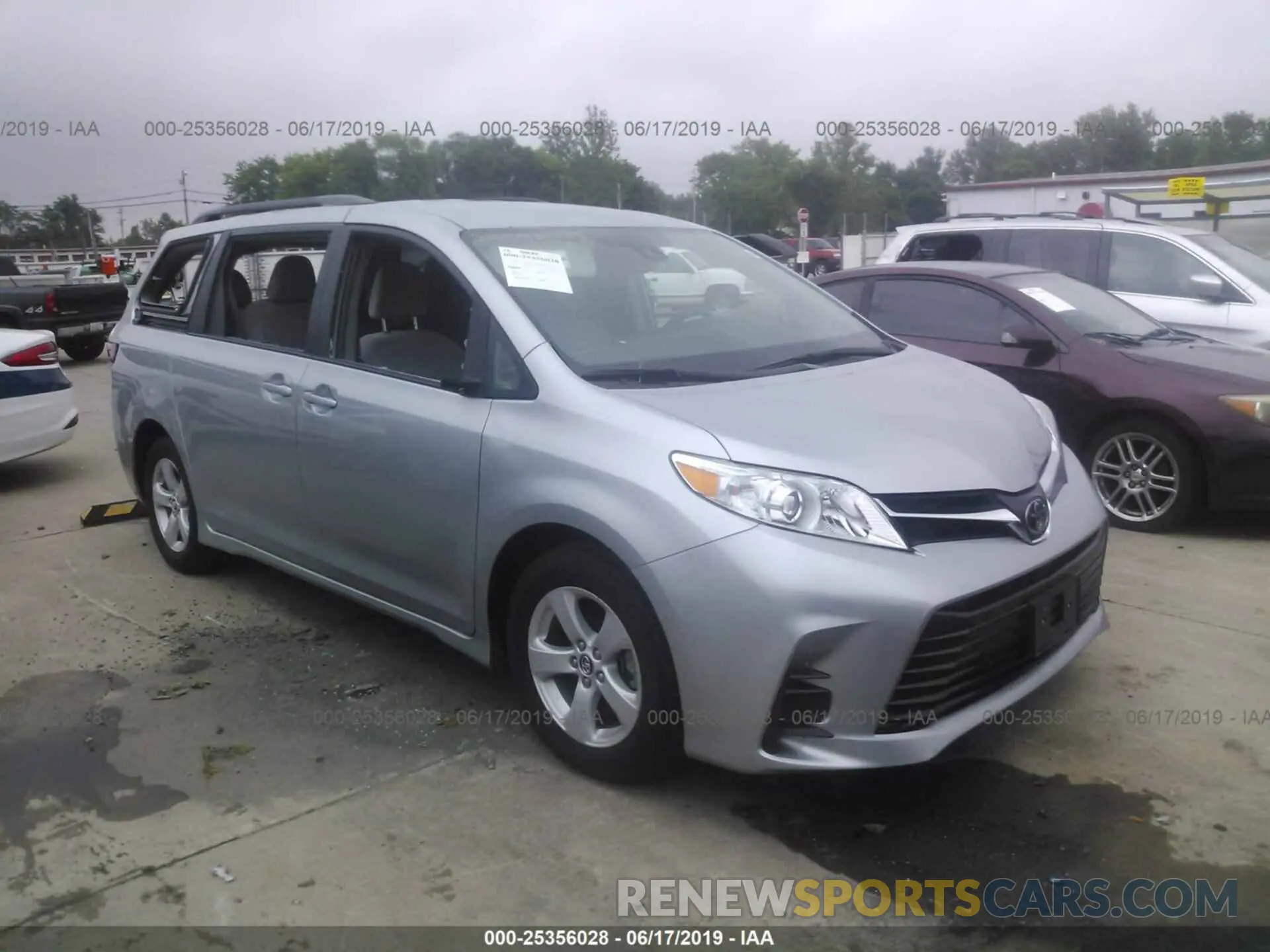 1 Photograph of a damaged car 5TDKZ3DC0KS966000 TOYOTA SIENNA 2019
