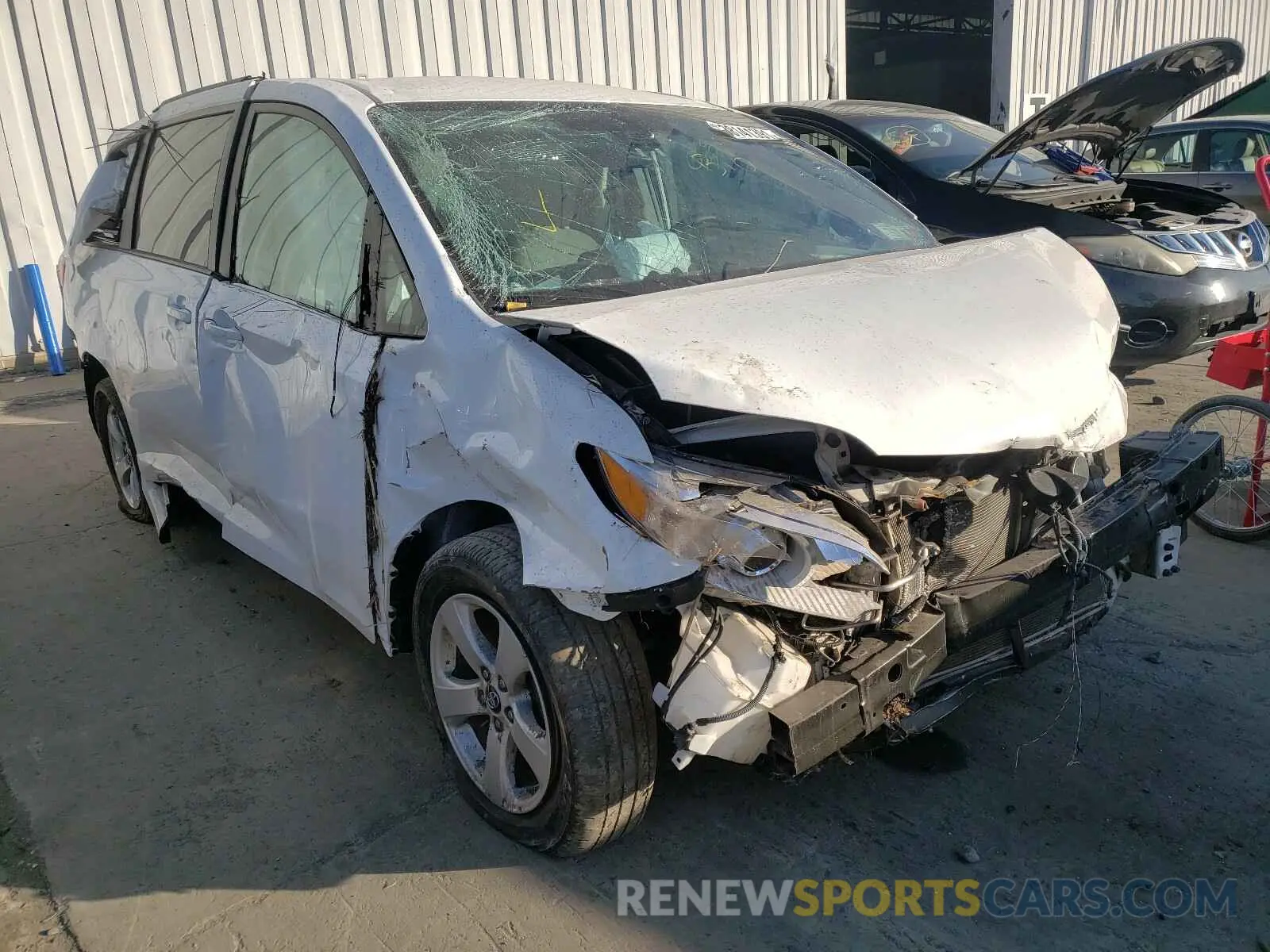1 Photograph of a damaged car 5TDKZ3DC1KS007768 TOYOTA SIENNA 2019