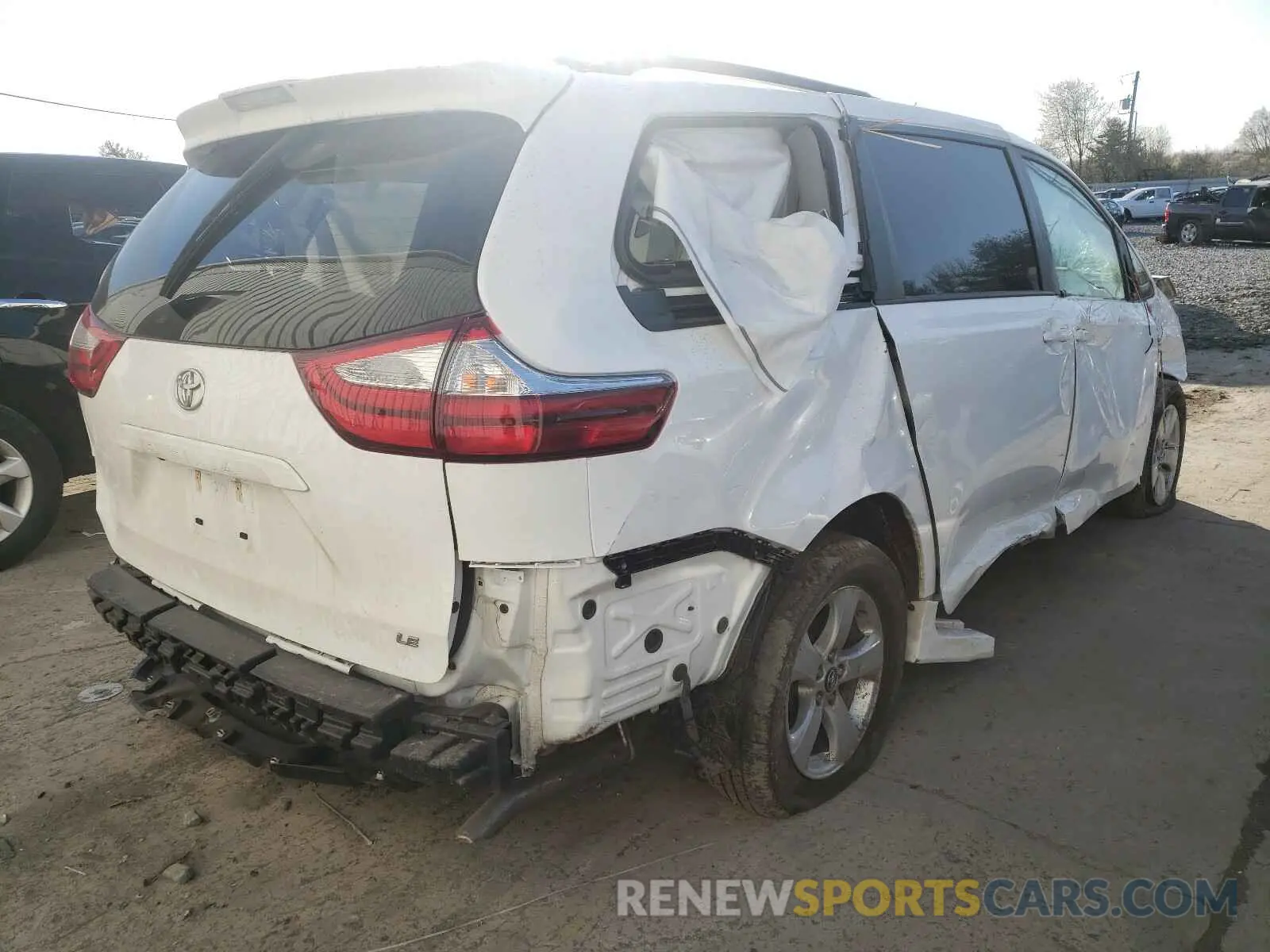 4 Photograph of a damaged car 5TDKZ3DC1KS007768 TOYOTA SIENNA 2019