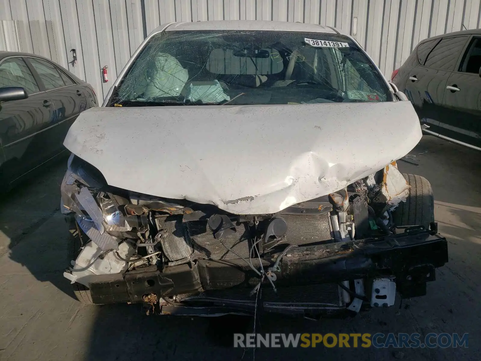 9 Photograph of a damaged car 5TDKZ3DC1KS007768 TOYOTA SIENNA 2019