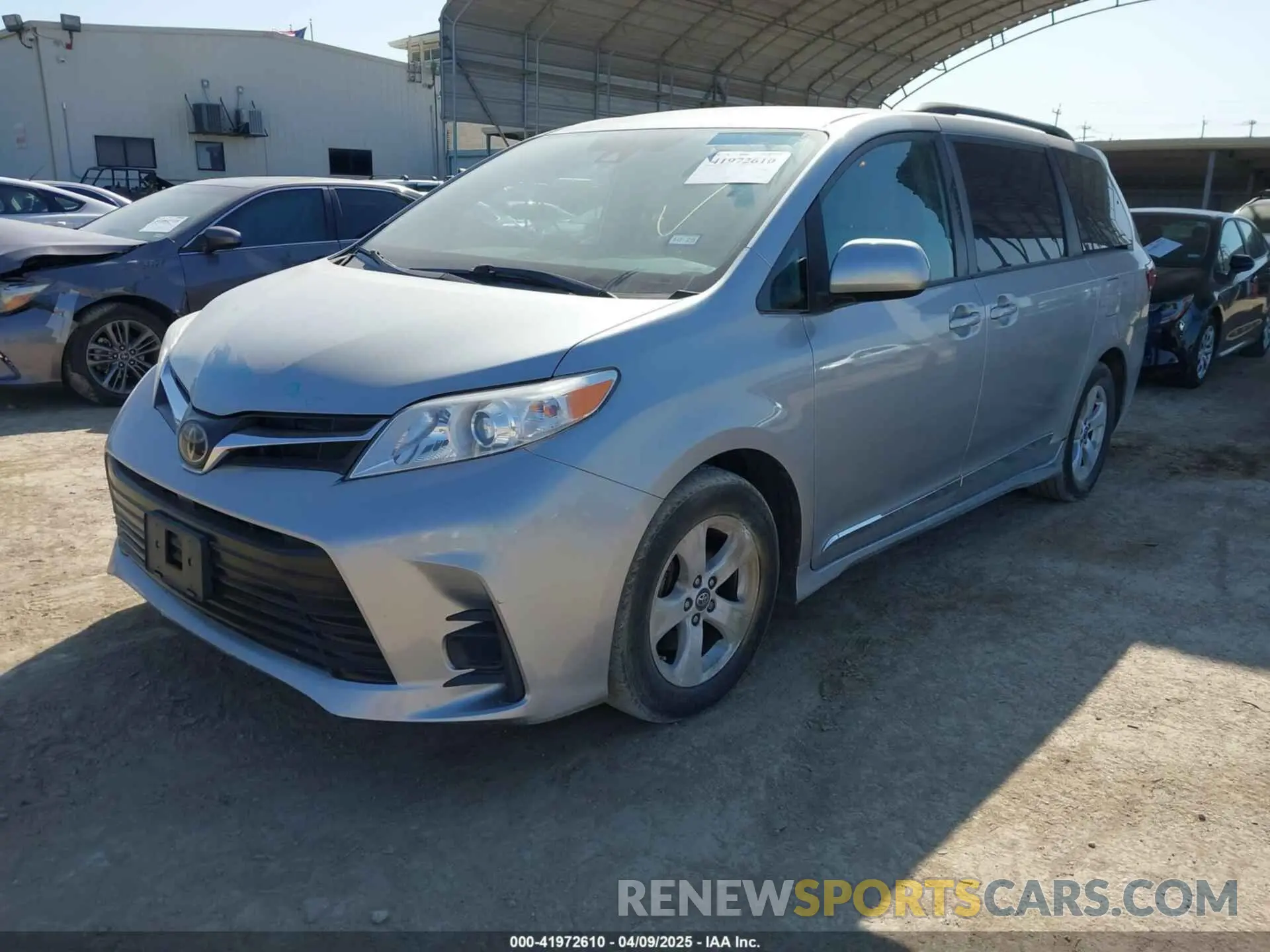 2 Photograph of a damaged car 5TDKZ3DC1KS966037 TOYOTA SIENNA 2019