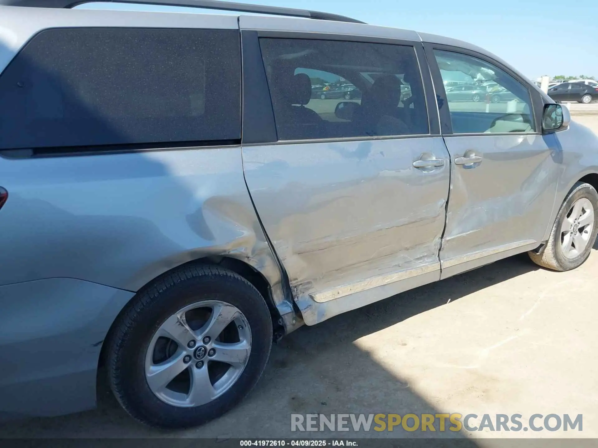 6 Photograph of a damaged car 5TDKZ3DC1KS966037 TOYOTA SIENNA 2019